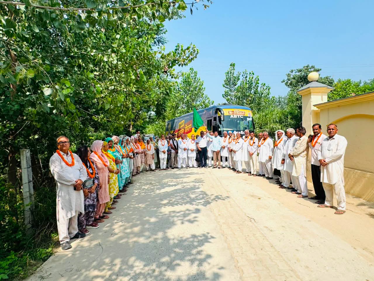 ਅਸ਼ੋਕ ਕਟਾਰੀਆ ਵੱਲੋਂ ਪਿੰਡ ਬਾਗੋਵਾਲ ਤੋਂ ‘ਤੀਰਥ ਯਾਤਰਾ ਸਕੀਮ’ ਤਹਿਤ ਸ਼ਰਧਾਲੂਆਂ ਦਾ ਜਥਾ ਰਵਾਨਾ