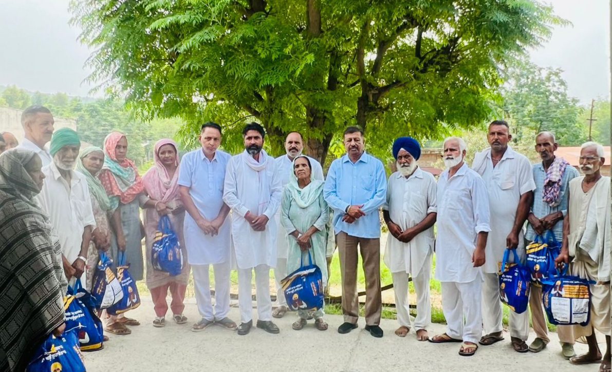 ਪੰਜਾਬ ਦੇ ਮੁੱਖ ਮੰਤਰੀ ਭਗਵੰਤ ਸਿੰਘ ਮਾਨ ਵਲੋਂ ਜਰੂਰਤ ਮੰਦ ਲੋਕਾਂ ਨੂੰ ਦਿੱਤੀਆਂ ਜਾ ਰਹੀਆਂ ਰਾਸ਼ਨ ਕਿੱਟਾਂ