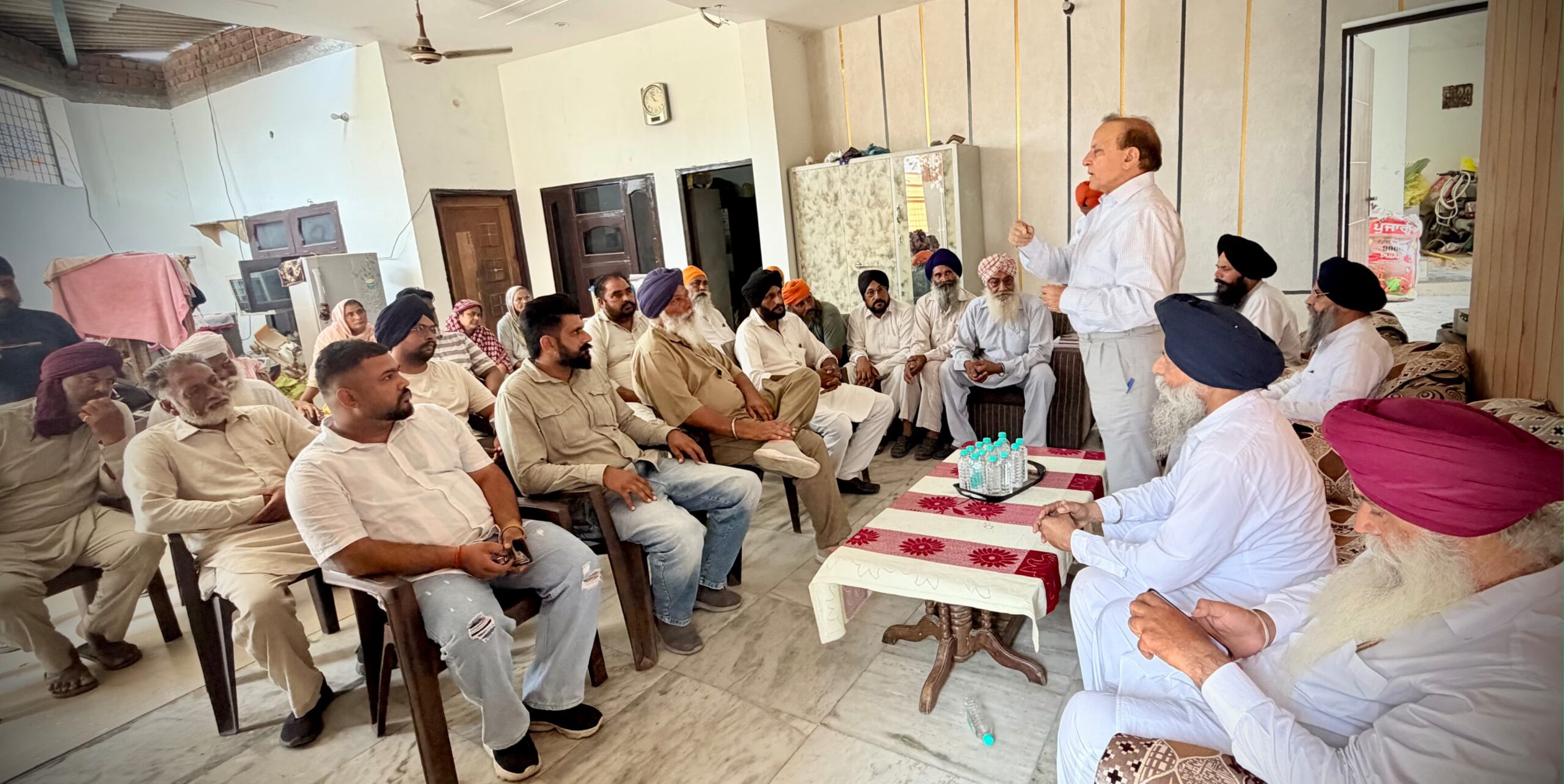 ਪੱਤੀ ਮੁਲਤਾਨੀ ਵਿਖੇ ਸ਼੍ਰੋਮਣੀ ਅਕਾਲੀ ਦਲ ਦੀ ਭਰਵੀਂ ਮੀਟਿੰਗ   ਬੂਥ ਪੱਧਰ ‘ਤੇ ਪਾਰਟੀ ਨੂੰ ਹੋਰ ਮਜ਼ਬੂਤ ਕਰਨ ਦਾ ਦਿੱਤਾ ਸੱਦਾ, ਕਮੇਟੀਆਂ ਦਾ ਕੀਤਾ ਗਠਨ : ਐੱਸ. ਆਰ. ਕਲੇਰ