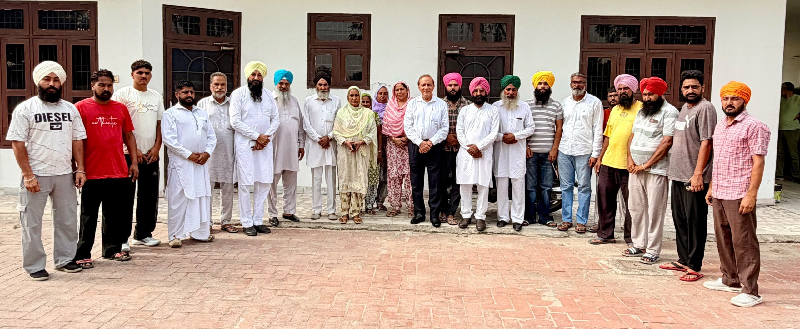 ਬੂਥ ਪੱਧਰ ‘ਤੇ ਸ਼੍ਰੋਮਣੀ ਅਕਾਲੀ ਦਲ ਨੂੰ ਮਜ਼ਬੂਤ ਕਰਨ ਲਈ ਟੀਮਾਂ ਦਾ ਗਠਨ   ਪੰਜਾਬ ਸਰਕਾਰ ਲੋਕਾਂ ਨਾਲ ਕੀਤੇ ਵਾਅਦੇ ਪੂਰੇ ਕਰਨ ਵਿੱਚ ਨਾਕਾਮ: ਐੱਸ. ਆਰ. ਕਲੇਰ