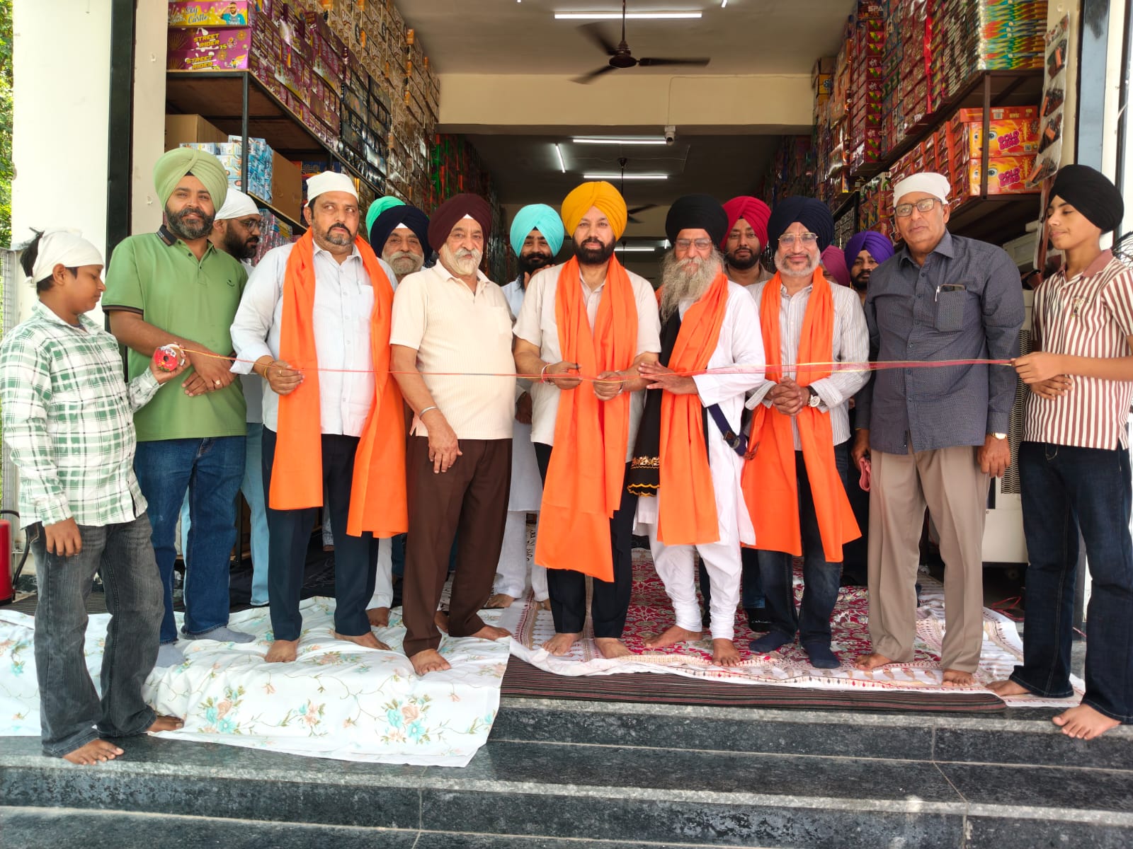 ਮੁੱਖ ਮੰਤਰੀ ਭਗਵੰਤ ਮਾਨ ਦੀ ਅਗਵਾਈ ਵਾਲੀ ‘ਆਪ’ ਸਰਕਾਰ ਵਪਾਰੀਆਂ ਨੂੰ ਆਰਥਿਕ ਪੱਖੋਂ ਮਜ਼ਬੂਤ ਕਰਨ ਲਈ ਵਚਨਬੱਧ: ਬਹਾਦਰ ਸਿੰਘ ਓਕੇ   ਕੌਂਸਲ ਪ੍ਰਧਾਨ ਬਹਾਦਰ ਸਿੰਘ ਓਕੇ ਨੇ  ਗਿੰਨੀ ਦੀ ਹੱਟੀ ਦਾ ਕੀਤਾ ਉਦਘਾਟਨ 