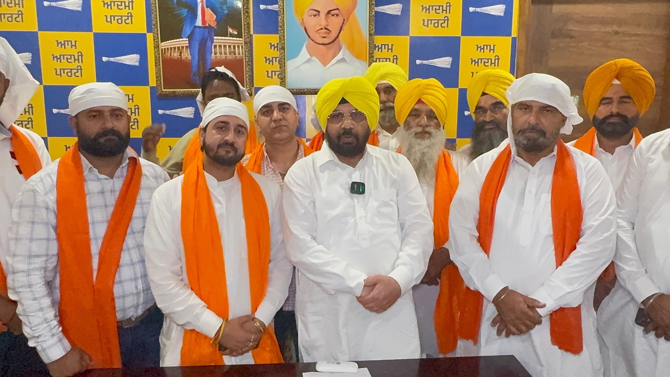  ਈ.ਟੀ.ਓ. ਵੱਲੋਂ ਨਗਰ ਸੁਧਾਰ ਟਰੱਸਟ ਅੰਮ੍ਰਿਤਸਰ ਦੇ ਨਵ-ਨਿਯੁਕਤ ਚੇਅਰਮੈਨ ਸਰਬਜੋਤ ਸਿੰਘ ਧੰਜਲ ਨੂੰ ਵਧਾਈ