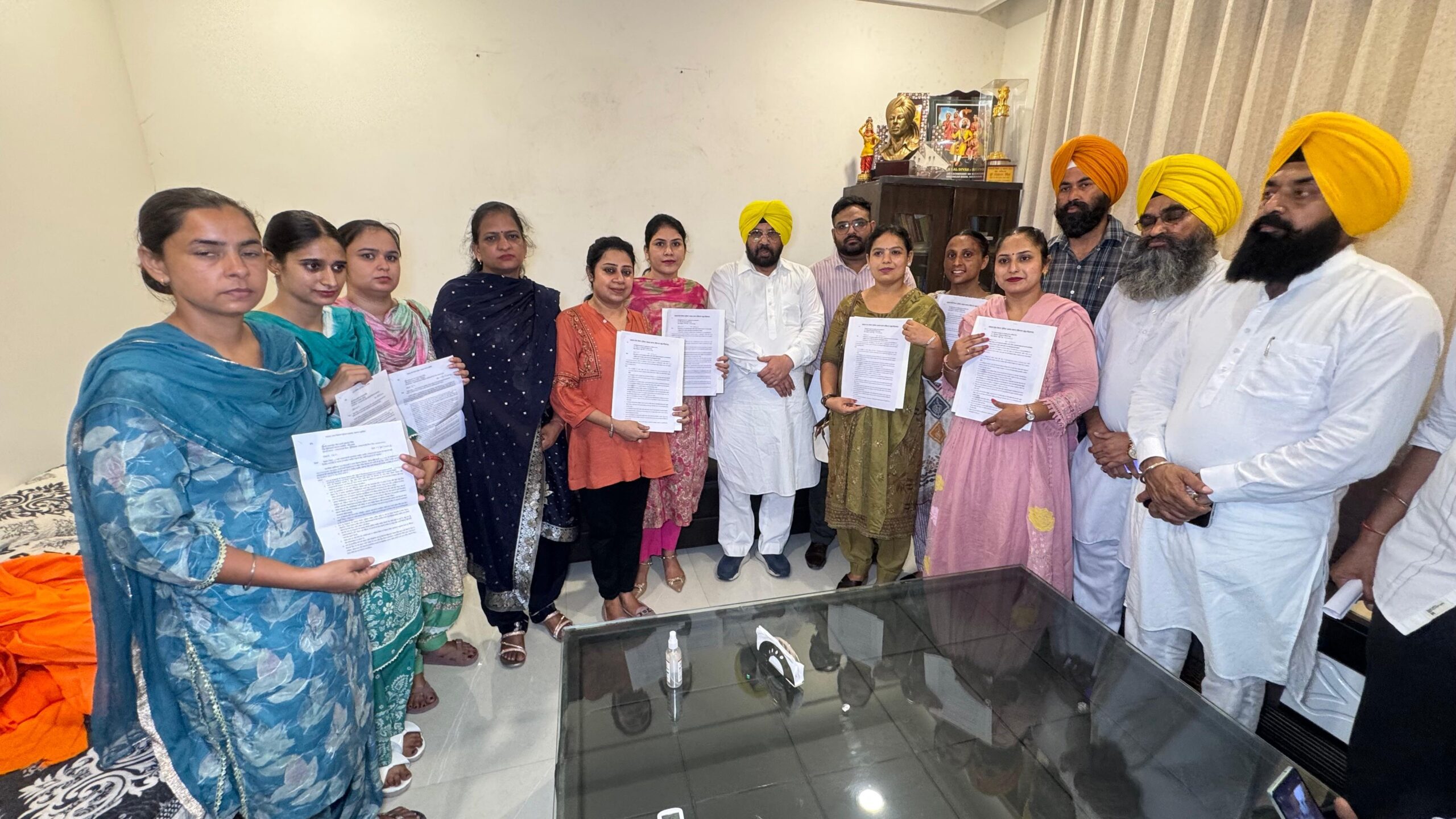 ਕੈਬਨਿਟ ਮੰਤਰੀ ਹਰਭਜਨ ਸਿੰਘ ਈ.ਟੀ.ਓ. ਵੱਲੋਂ ਨਵ-ਨਿਯੁਕਤ ਆਂਗਣਵਾੜੀ ਵਰਕਰਾਂ ਨੂੰ ਨਿਯੁਕਤੀ ਪੱਤਰ ਵੰਡੇ ਗਏ ਪੰਜਾਬ ਸਰਕਾਰ ਵੱਲੋਂ ਬਿਨਾਂ ਸਿਫ਼ਾਰਸ਼ ਅਤੇ ਬਿਨਾਂ ਰਿਸ਼ਵਤਖੋਰੀ ਦੇ ਯੋਗ ਉਮੀਦਵਾਰਾਂ ਨੂੰ ਨੌਕਰੀਆਂ ਦੇਣ ਦਾ ਸਿਲਸਲਾ ਜਾਰੀ