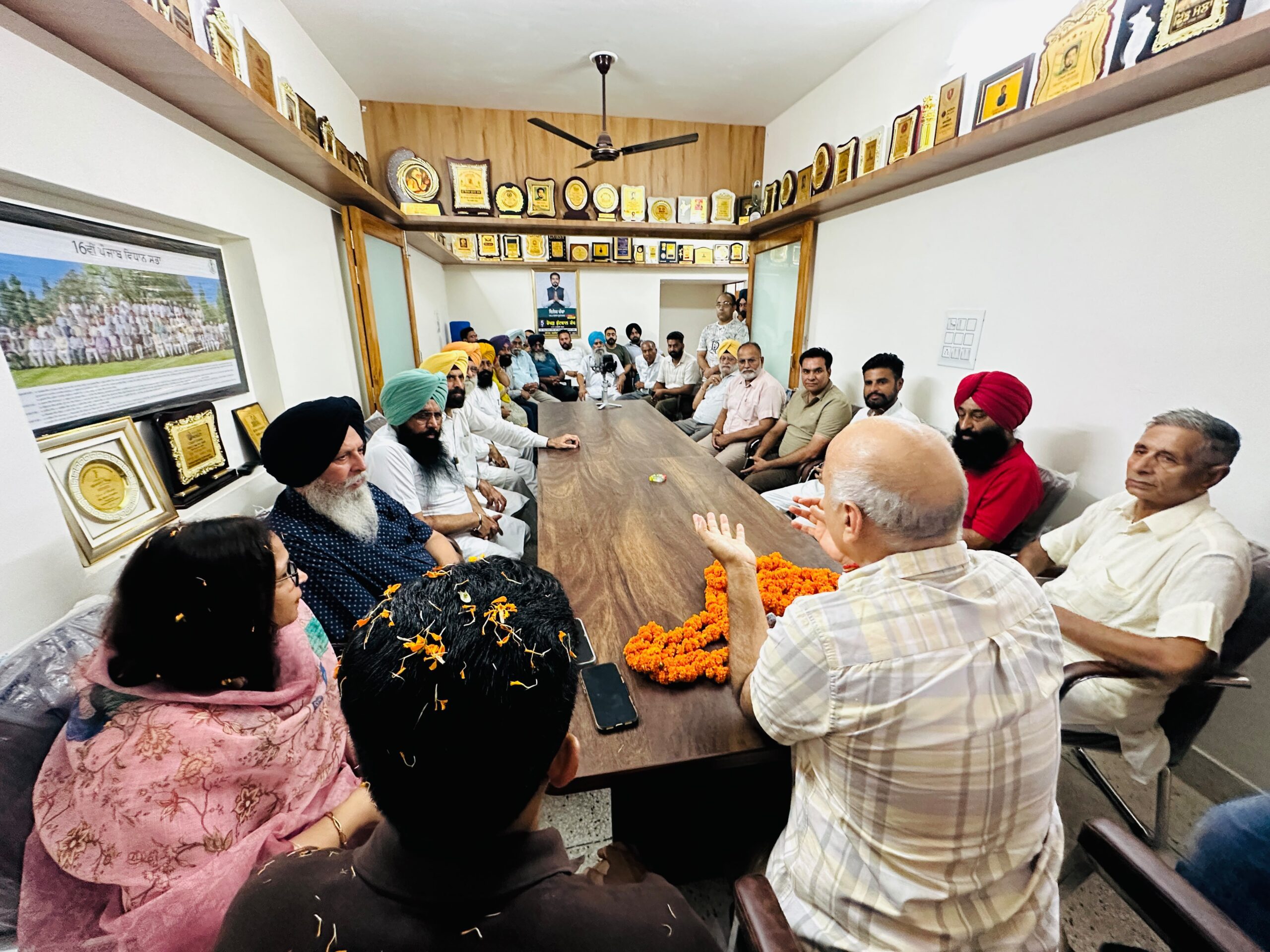 ਸਾਬਕਾ ਉਪ ਮੁੱਖ ਮੰਤਰੀ ਮਨੀਸ਼ ਸਿਸੋਦੀਆ ਨੇ ਵਿਧਾਇਕ ਦਿਨੇਸ਼ ਚੱਢਾ ਦੇ ਨਿਵਾਸ ‘ਤੇ ਕੀਤੀ ਮੁਲਾਕਾਤ, ਵਿਕਾਸ ਕਾਰਜਾਂ ‘ਤੇ ਹੋਈ ਚਰਚਾ