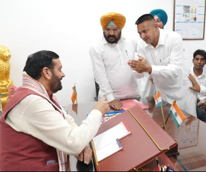 ਵਿਮੁਕਤ ਕਬੀਲਿਆਂ ਦੀਆਂ ਹੱਕੀ ਮੰਗਾਂ ਨੂੰ ਮਿਲੀ ਨਵੀਂ ਆਵਾਜ਼, ਹਰਿਆਣਾ ਦੇ ਮੁੱਖ ਮੰਤਰੀ ਕੋਲ ਉਠਿਆ ਮੁੱਦਾ   2 ਅਗਸਤ ਦੇ ਸੰਮੇਲਨ ਅਤੇ 31 ਅਗਸਤ ਦੇ ਸਮਾਗਮ ਨੂੰ ਲੈ ਕੇ ਤਿਆਰੀਆਂ ਤੇਜ਼; ਡੀਐਨਟੀ ਭਾਈਚਾਰੇ ਲਈ 10 ਫ਼ੀਸਦੀ ਰਾਖਵੇਂ ਕੋਟੇ ਦੀ ਮੰਗ ਦੁਹਰਾਈ