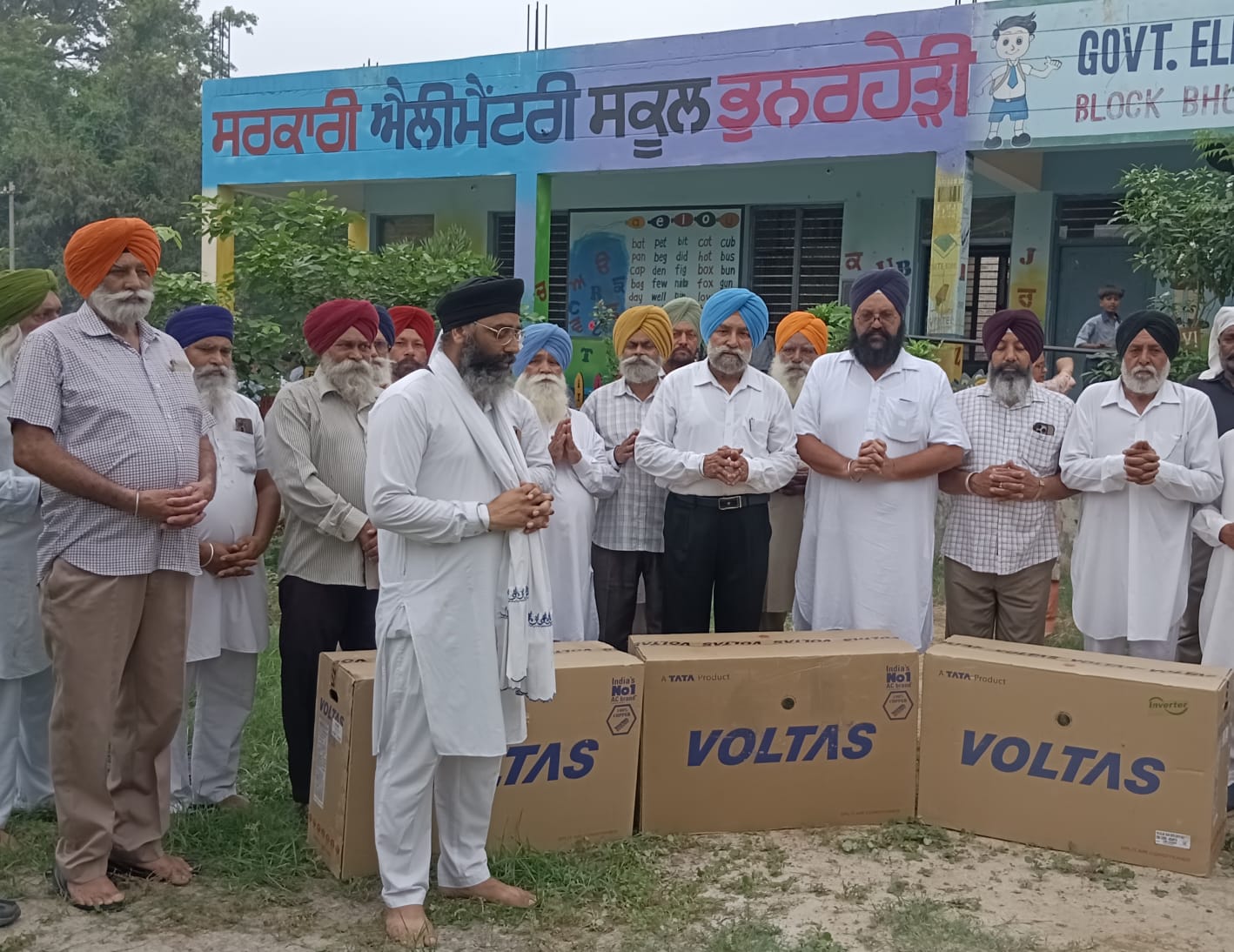 ਐਡਵੋਕੇਟ ਮਾਨ ਵੱਲੋਂ ਆਪਣੇ ਪੁਰਾਤਨ ਸਕੂਲ ਦੇ ਵਿੱਚ ਤਿੰਨੇ ਏਸੀ ਭੇਂਟ ਕੀਤੇ