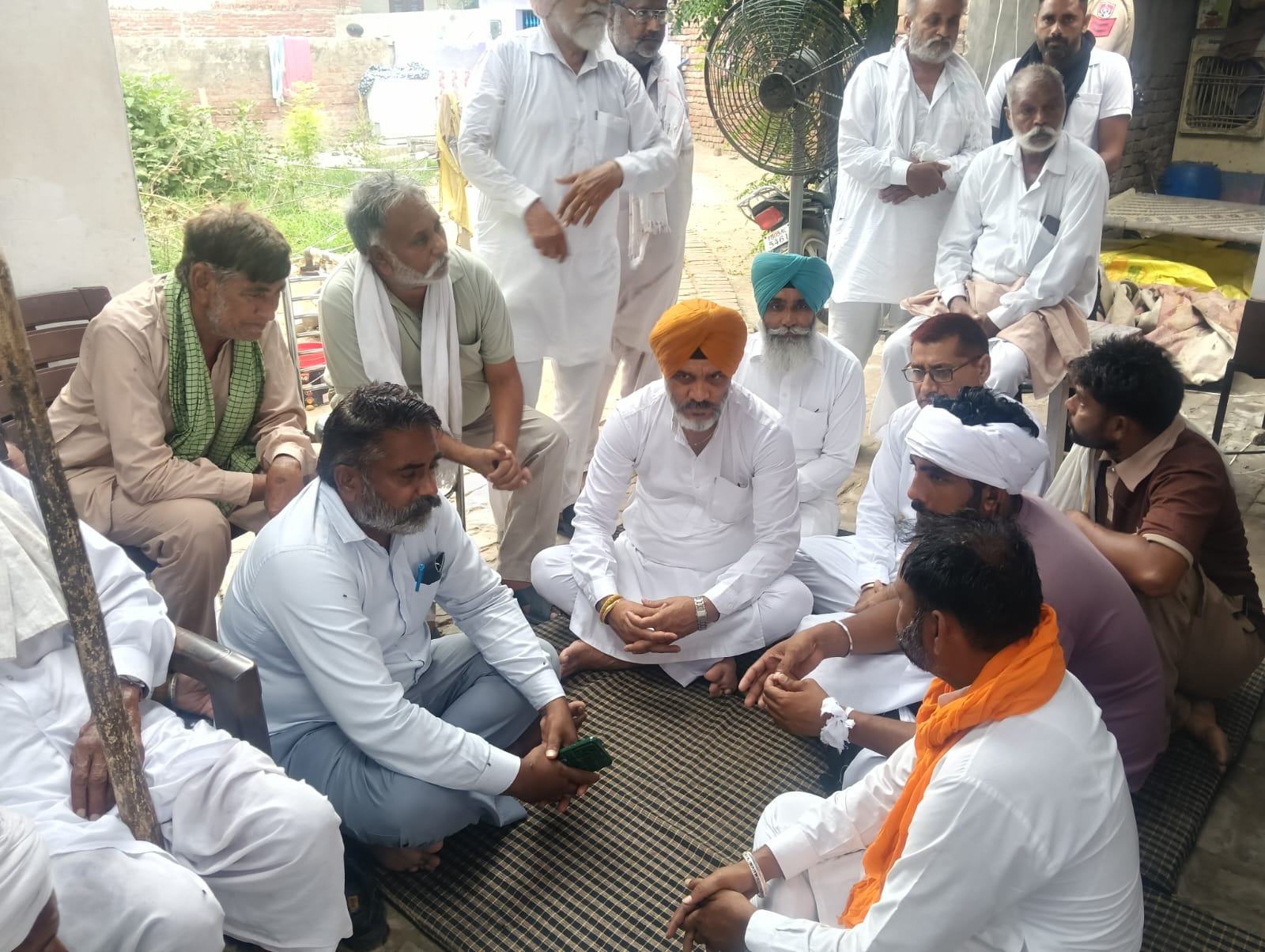 ਹਲਕਾ ਵਿਧਾਇਕ ਐਡਵੋਕੇਟ ਰਜਨੀਸ਼ ਕੁਮਾਰ ਦਹੀਆ ਨੇ ਮ੍ਰਿਤਕ ਫੌਜੀ ਜਵਾਨ ਦੇ ਪਰਿਵਾਰ ਨਾਲ ਦੁੱਖ ਸਾਂਝਾ ਕੀਤਾ