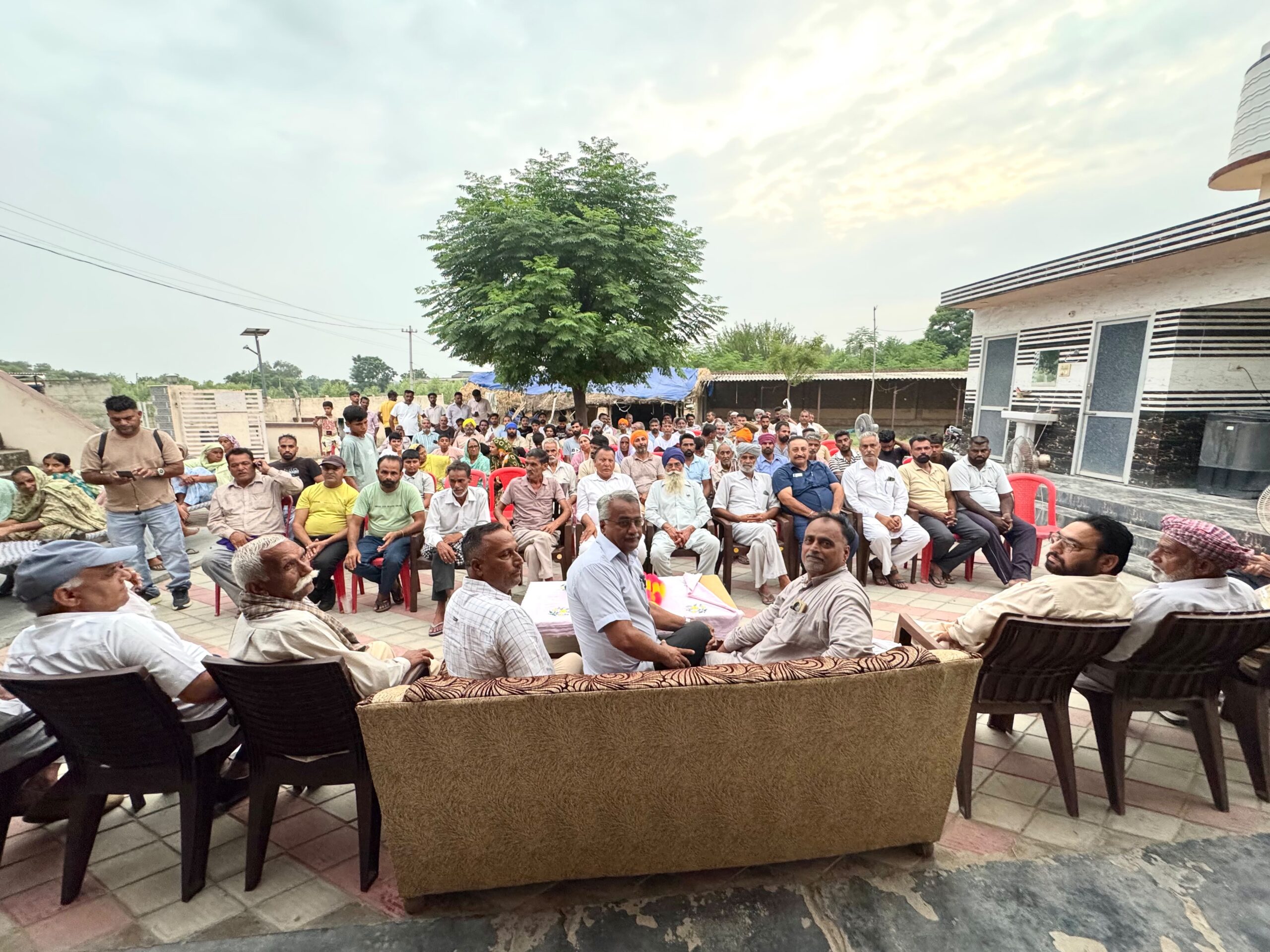 ਪਿੰਡ ਭੋਲੇਵਾਲ ‘ਚ ਸਾਬਕਾ ਚੇਅਰਮੈਨ ਸਤਨਾਮ ਜਲਾਲਪੁਰ ਦੇ ਹੱਕ ‘ਚ ਉਮੜਿਆ ‘ਜਨ-ਸੈਲਾਬ’: ਰਿਕਾਰਡਤੋੜ ਇਕੱਠ ਨੇ ਬਦਲਿਆ ਇਲਾਕੇ ਦਾ ਸਿਆਸੀ ਪਾਰਾ!