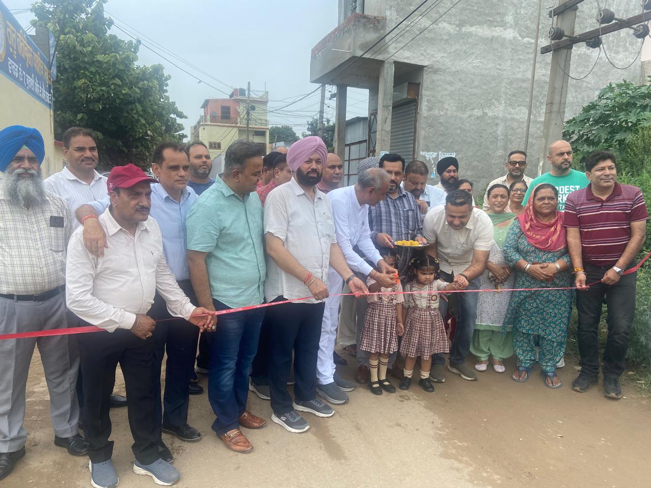ਆਮ ਆਦਮੀ ਪਾਰਟੀ ਦੀ ਸਰਕਾਰ ਸ਼ਹਿਰ ਤੇ ਪਿੰਡਾਂ ਦਾ ਆਧੁਨਿਕ ਵਿਕਾਸ ਲਈ ਪੂਰੀ ਤਰ੍ਹਾਂ ਬਚਨਬੱਧ ਹੈ: ਬਹਾਦਰ ਸਿੰਘ ਓਕੇ    ਮਾਸੂਮ ਸਕੂਲੀ ਵਿਦਿਆਰਥਣਾ ਨੇ ਕੌਂਸਲਰ ਪ੍ਰਧਾਨ ਬਹਾਦਰ ਸਿੰਘ ਓਕੇ ਦੀ ਅਗਵਾਈ ਤੇ ਕੌਂਸਲਰ ਪ੍ਰਦੀਪ ਰੂੜਾ ਤੇ ਕਾਰਜ਼ ਸਾਧਕ ਅਫਸਰ ਰਜਨੀਸ਼ ਸੂਦ ਦੀ ਦੇਖਰੇਖ ਹੇਠ ਸੜਕ ਦੇ ਨਵੀਨੀਕਰਨ ਦਾ ਕੀਤਾ ਉਦਘਾਟਨ    ਵਾਰਡ 8 ‘ਚ ਕਰੀਬ 18 ਲੱਖ ਰੁਪਏ ਦੀ ਲਾਗਤ ਨਾਲ ਪੇਵਰ ਬਲਾਕ ਲਗਾਉਣ ਦੇ ਵਿਕਾਸ ਕਾਰਜਾਂ ਦੀ ਸ਼ੁਰੂਆਤ ਕੀਤੀ 