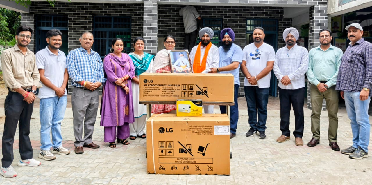 ਸਾਬਕਾ ਸਰਪੰਚ ਤਰਲੋਚਨ ਸਿੰਘ ਗੋਸ਼ੀ ਵੱਲੋਂ ਸਰਕਾਰੀ ਮਿਡਲ ਸਕੂਲ ਸੁੰਨੜਵਾਲ ਨੂੰ ਏ ਸੀ ਦਾਨ 