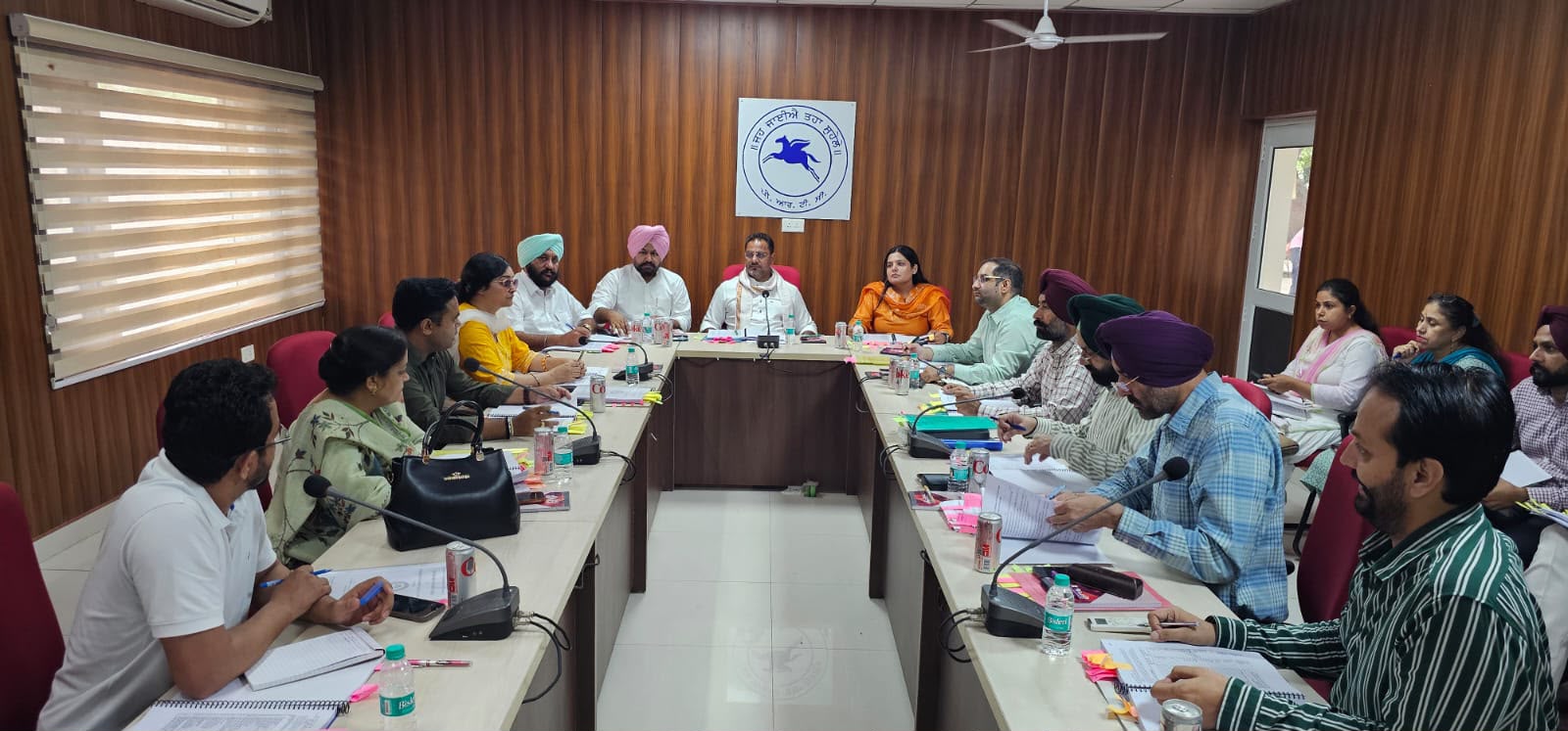 ਪੀਆਰਟੀਸੀ ਦੀ ਪਹਿਲਕਦਮੀ    ਪਟਿਆਲਾ ਦੇ ਪੁਰਾਣੇ ਬੱਸ ਸਟੈਂਡ ਦਾ  ਨਵੀਨੀਕਰਨ ਲਈ  ਨਿਰਮਾਣ ਕਾਰਜ ਹੋਣਗੇ ਜਲਦ ਸੁਰੂ- ਚੇਅਰਮੈਨ ਹਰਪਾਲ ਜੁਨੇਜਾ    -ਪੈਪਸੂ ਰੋਡ ਟਰਾਂਸਪੋਰਟ ਕਾਰਪੋਰੇਸ਼ਨ ਦੀ ਬੋਰਡ ਆਫ਼ ਡਾਇਰੈਕਟਰਜ਼ ਦੀ 247ਵੀਂ ਬੈਠਕ    -ਪੀ.ਆਰ.ਟੀ.ਸੀ. ਦੇ ਬੇੜੇ ਵਿੱਚ ਨਵੀਆਂ ਸਾਧਾਰਨ ਬੱਸਾਂ ਨੂੰ ਸ਼ਾਮਲ ਕਰਨ ਦੀ ਪ੍ਰਕਿਰਿਆ ਤੇਜ਼