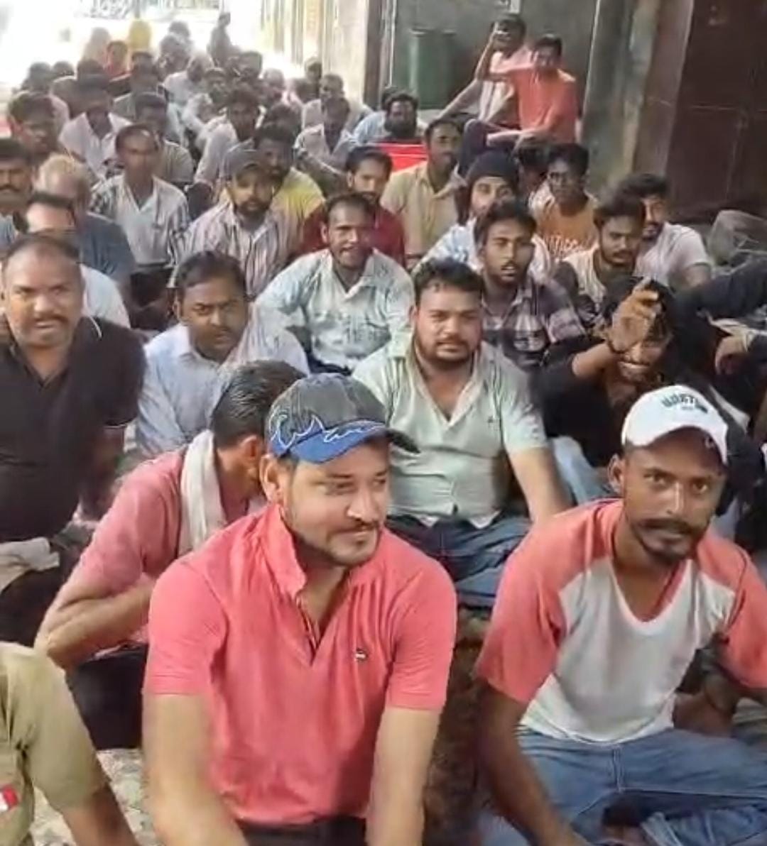 ਝਾੜੂ ਰੁਕੀ ਤਾਂ ਸ਼ਹਿਰ ਰੋਇਆ; ਹੱਕਾਂ ਦੀ ਜੰਗ ਨੇ ਸਰਕਾਰ ਨੂੰ ਕਟਹਿਰੇ ਵਿੱਚ ਖੜ੍ਹਾ ਕੀਤਾ ਬਰਨਾਲਾ ‘ਚ ਸਫ਼ਾਈ ਕਾਮਿਆਂ ‘ਤੇ ਪੁਲਿਸ ਵੱਲੋਂ ਬਲ ਪ੍ਰਯੋਗ ਦੇ ਦੋਸ਼; ਜ਼ਖ਼ਮੀ ਮਜ਼ਦੂਰਾਂ ਦੇ ਹੱਕ ‘ਚ ਜੈਤੋ ਦੀਆਂ ਸੜਕਾਂ ‘ਤੇ ਫੁੱਟਿਆ ਰੋਸ