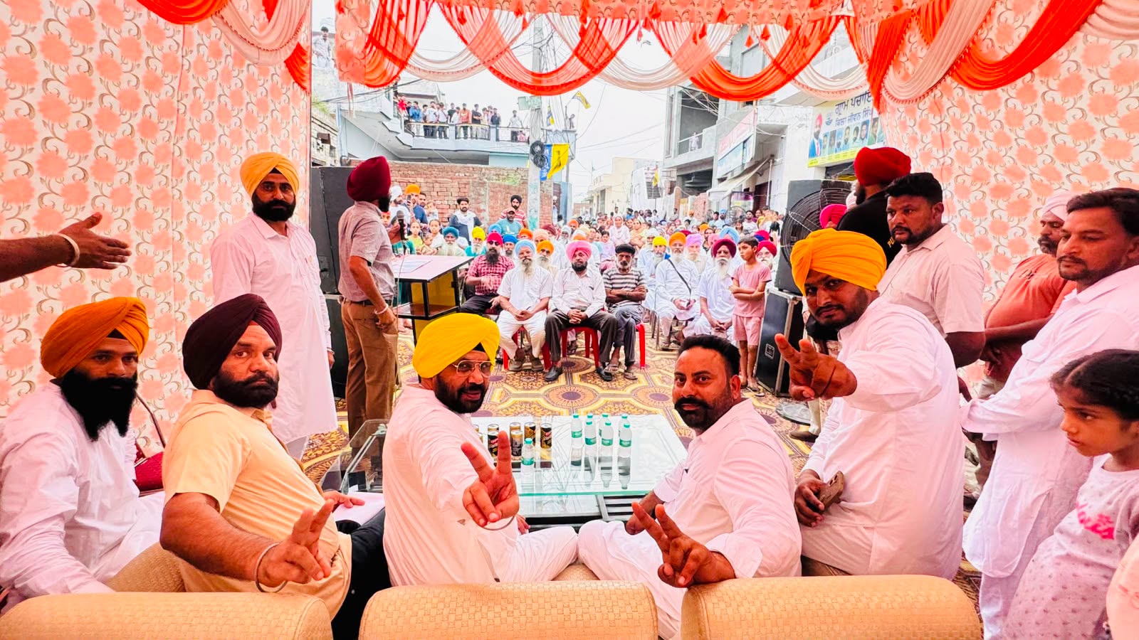 ਜਾਬ ਸਰਕਾਰ ਸੂਬਾ ਵਾਸੀਆਂ ਨੂੰ ਬਿਹਤਰ ਅਵਾਜਾਈ ਨੈਟਵਰਕ ਮੁਹੱਈਆ ਕਰਵਾਉਣ ਲਈ ਵਚਨਬੱਧ:  ਈ.ਟੀ.ਓ.   ਵਿਧਾਨ ਸਭਾ ਹਲਕਾ ਜੰਡਿਆਲਾ ਗੁਰੂ ਦੇ ਪਿੰਡ ਫਤਿਹਪੁਰ ਰਾਜਪੂਤਾਂ, ਲਾਲਕਾ ਨਗਰ, ਮੇਹੋਕਾ ਅਤੇ ਕਿਲਾ ਜੀਵਨ ਸਿੰਘ ਵਿਖੇ ਲੋਕ ਮਿਲਣੀ ਪ੍ਰੋਗਰਾਮਾਂ ਦੌਰਾਨ ਲੋਕਾਂ ਨਾਲ ਕੀਤੀ ਮੁਲਾਕਾਤ