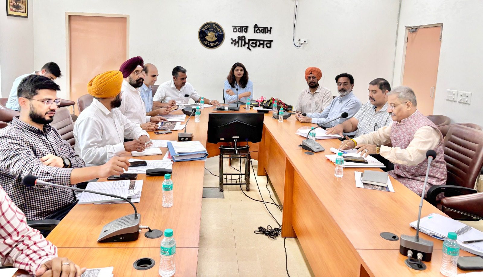 ਪੀ ਐਮ ਆਈ ਡੀਸੀ ਦੀ ਸੀਈਓ ਦੀਪਤੀ ਉੱਪਲ ਨੇ ਅੰਮ੍ਰਿਤਸਰ ਦੇ ਵਿਕਾਸ ਕਾਰਜਾਂ ਦੀ ਸਮੀਖਿਆ ਕੀਤੀ   ਨਿਰਧਾਰਤ ਸਮੇਂ ਅੰਦਰ ਉੱਚ ਗੁਣਵੱਤਾ ਨਾਲ ਕੰਮ ਮੁਕੰਮਲ ਕਰਨ ਦੇ ਦਿੱਤੇ ਨਿਰਦੇਸ਼