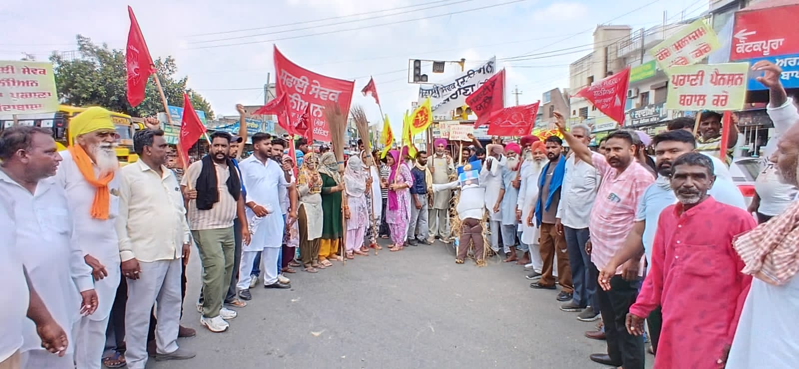 ਨਗਰ ਕੌਂਸਲ ਬਾਘਾ ਪੁਰਾਣਾ ਦੇ ਸਫਾਈ ਕਾਮਿਆਂ ਨੇ ਕੀਤਾ ਪੰਜਾਬ ਸਰਕਾਰ ਦਾ ਪਿੱਟ ਸਿਆਪਾ–
