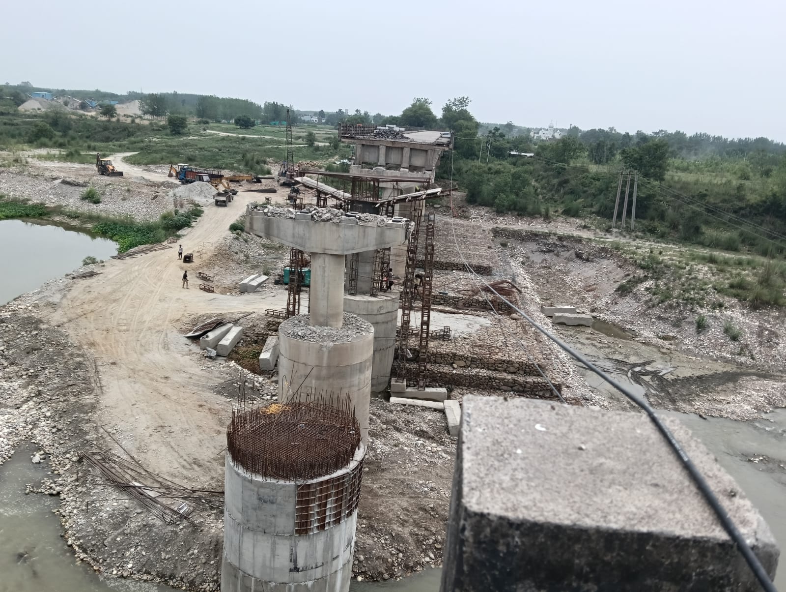 ਐਲਗਰਾਂ ਸੁਆ ਨਦੀ ਦੇ ਪੁਲ ਦੀ ਮੁਰੰਮਤ ਦੀ ਚੱਲ ਰਹੀ ਕੱਛੂ ਦੀ ਚਾਲ ਤੋਂ ਇਲਾਕਾ ਨਿਵਾਸੀ ਡਾਹਢੇ ਪ੍ਰੇਸ਼ਾਨ   ਵਿਕਾਸ ਦਾ ਢੰਡੋਰਾ ਪਿੱਟ ਰਹੀ ਸਰਕਾਰ ਸਾਢੇ ਤਿੰਨ ਸਾਲ ਤੋਂ ਇੱਕ ਪੁਲ ਦੀ ਮੁਰੰਮਤ ਨਹੀਂ ਕਰਵਾ ਸਕੀ: ਗੌਰਵ ਰਾਣਾ