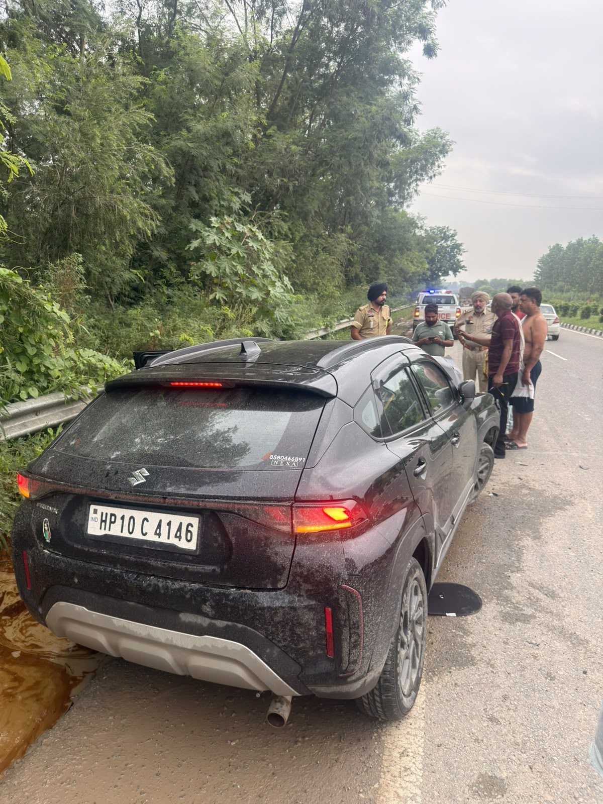 ਨੈਸ਼ਨਲ ਹਾਈਵੇ ਤੇ ਖੜੇ ਟਰੱਕ ਦੇ ਪਿੱਛੇ ਵੱਜੀ ਕਾਰ ਕਾਰ ਸਵਾਰ ਭੈਣ ਭਰਾ ਗੰਭੀਰ ਜ਼ਖ਼ਮੀ ਜਾਨੀ ਨੁਕਸਾਨ ਦਾ ਬਚਾਅ ਕਾਰ ਦੇ ਉੱਡੇ ਚਿੱਥੜੇ