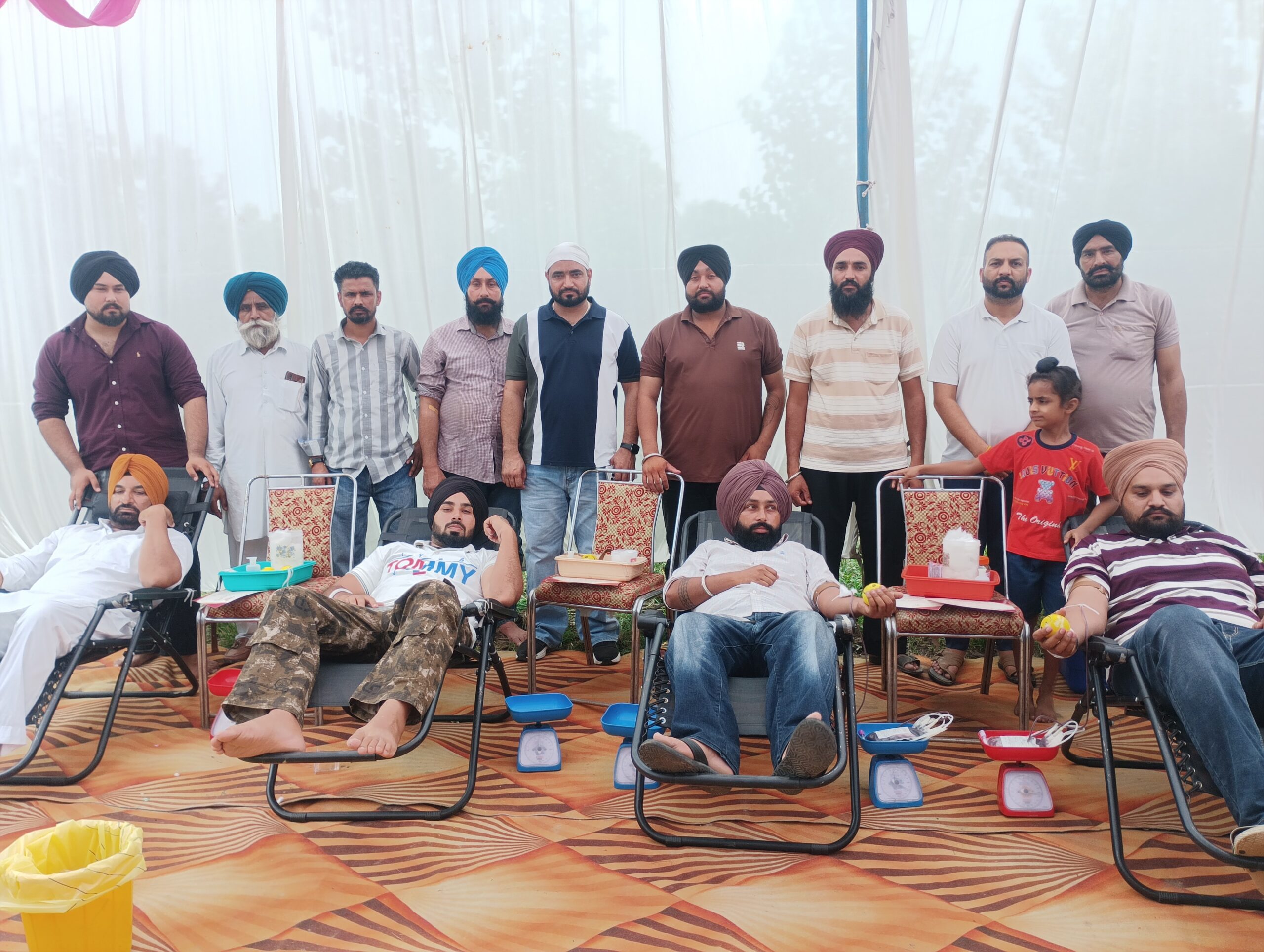 ਸ਼ਹੀਦਾਂ ਦੀ ਯਾਦ ਨੂੰ ਸਮਰਪਿਤ ਅਮਰਪੁਰ ਵੇਲਾ ਵਿਖੇ ਪਹਿਲਾਂ ਵਿਸ਼ਾਲ ਖੂਨਦਾਨ ਕੈਂਪ ਲਗਾਇਆ ਗਿਆ ਨੂਰਪੁਰ ਬੇਦੀ ਦਲਜੀਤ ਚਨੌਲੀ