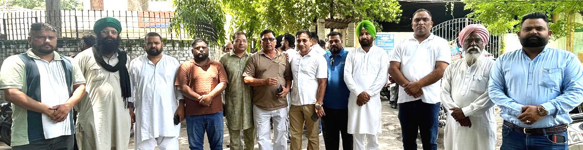 ਸ਼ਹਿਰ ਦੇ ਵਸਨੀਕਾਂ ਦੀਆਂ ਮੁਸ਼ਕਿਲਾਂ ਦੇ ਢੁਕਵੇਂ ਹੱਲ ਲਈ ਐਸ.ਪੀ. ਮਾਧਵੀ ਸ਼ਰਮਾ ਨੂੰ ਮਿਲਿਆ ਵਫਦ * ਜੀਟੀ ਰੋਡ ਫਲਾਈ ਓਵਰ ‘ਤੇ ਸ਼ੁਗਰ ਮਿਲ ਚੌਕ ਵਾਲੇ ਰਸਤੇ ਨੂੰ ਖੋਲ੍ਹਣ ਦੀ ਕੀਤੀ ਮੰਗ * ਭੁੱਲਾਰਾਈ ਤੋਂ ਮੰਡੀ ਰੋਡ ‘ਤੇ ਰਾਤ ਨੂੰ ਲੁੱਟਾਂ ਖੋਹਾਂ ਅਤੇ ਜਿਸਮ ਫਰੋਸੀ ਦੇ ਚੱਲ ਰਹੇ ਧੰਧੇ ਬਾਰੇ ਵੀ ਕਰਵਾਇਆ ਜਾਣੂ