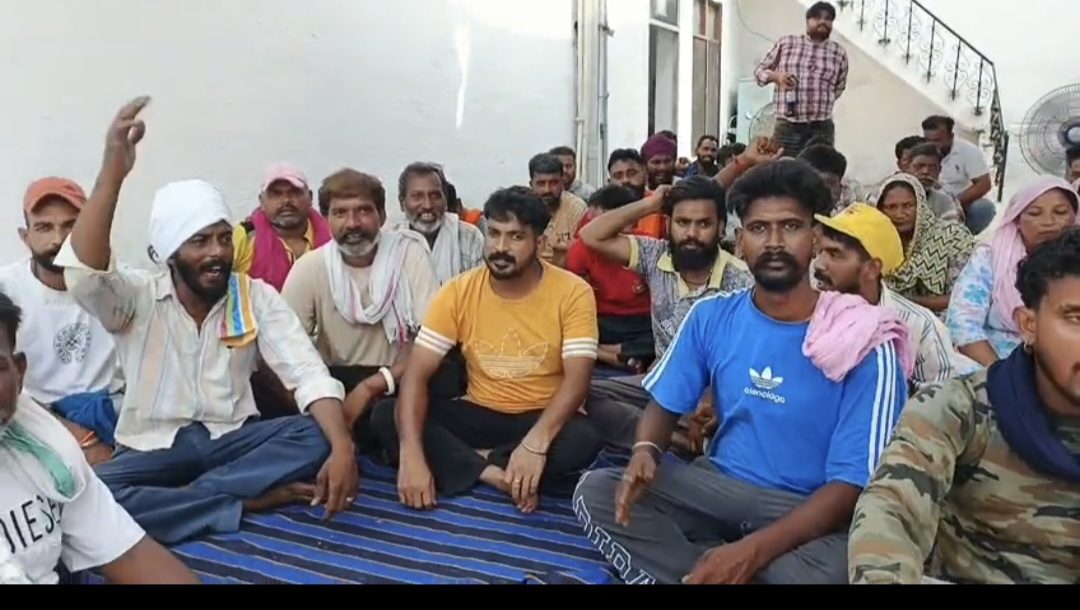 ਨਗਰ ਕੌਂਸਲ ਜੰਡਿਆਲਾ ਗੁਰੂ ਚ ਸਫਾਈ ਕਰਮਚਾਰੀਆਂ ਵੱਲੋ ਮੰਗਾਂ ਨੂੰ ਲੈਕੇ ਫਿਰ ਲਗਾਇਆ ਧਰਨਾ