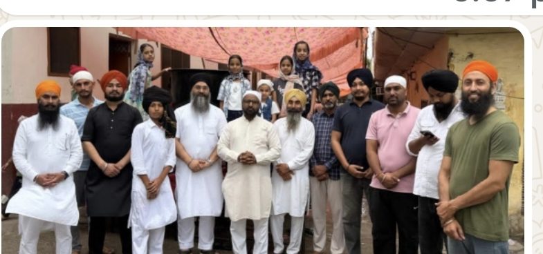 ਸ਼ਹੀਦਾਂ ਦੇ ਸਿਰਤਾਜ ਸ੍ਰੀ ਗੁਰੂ ਅਰਜਨ ਦੇਵ ਜੀ ਦੇ ਸ਼ਹੀਦੀ ਦਿਹਾੜੇ ਨੂੰ ਸਮਰਪਿਤ ਪਾਠਾਂ ਦੇ ਭੋਗ ਪਾਏ     ਉਪਰੰਤ ਛਬੀਲ ਅਤੇ ਅਤੁੱਟ ਲੰਗਰ  ਵਰਤਾਇਆ   ਗਿਆ : ਰਜਿੰਦਰ ਸਿੰਘ  