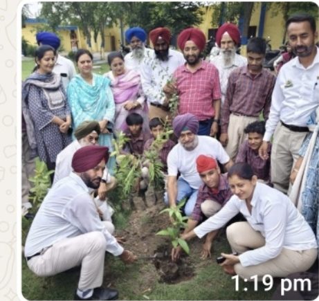 ਵਾਤਾਵਰਣ ਸੰਭਾਲ ਲਈ,     ਪੁਲਿਸ ਸਾਂਝ ਕੇਂਦਰ ਪੂਰਬੀ ਅਤੇ ਅਮ੍ਰਿਤਸਰ ਹਰਿਆਵਲ ਮੰਚ ਵਲੋਂ ਸਸਸਸ ਸਕੂਲ ਵੱਲਾ ਵਿੱਚ ਲਗਾਏ ਪੌਦੇ:- ਡਾ  ਤੁੰਗ 