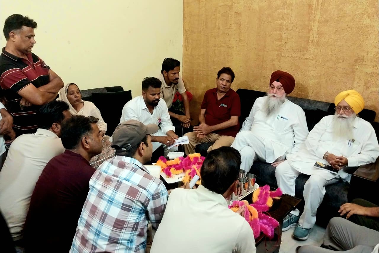 ਸਪੀਕਰ ਕੁਲਤਾਰ ਸਿੰਘ ਸੰਧਵਾਂ ਨੇ ਕੋਟਕਪੂਰਾ ਵਿਖੇ ਜੁੱਤੀ ਕਲੱਸਟਰ ਯੂਨੀਅਨ ਨਾਲ ਕੀਤੀ ਮੀਟਿੰਗ ,ਜੁੱਤੀ ਉਦਯੋਗ ਨਾਲ ਜੁੜੇ ਕਾਰੀਗਰਾਂ ਦੀਆਂ ਮੁਸ਼ਕਲਾਂ ਸੁਣੀਆਂ