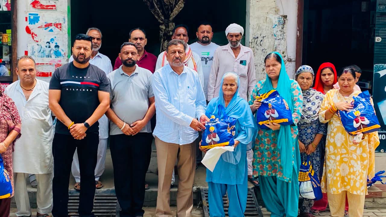 ਪਿੰਡ ਸੜੋਆ ਵਿਖੇ ‘ਆਪ’ ਆਗੂ ਅਸ਼ੋਕ ਕਟਾਰੀਆ ਨੇ ਲੋੜਵੰਦਾਂ ਨੂੰ ਵੰਡੀਆਂ ਰਾਸ਼ਨ ਕਿੱਟਾਂ ਲੋਕਾਂ ਦੀ ਭਲਾਈ ਅਤੇ ਜ਼ਰੂਰਤਾਂ ਨੂੰ ਮੁੱਖ ਰੱਖਦਿਆਂ ਚੁੱਕਿਆ ਗਿਆ ਇੱਕ ਬੇਹੱਦ ਮਹੱਤਵਪੂਰਨ ਤੇ ਸ਼ਲਾਘਾਯੋਗ ਕਦਮ