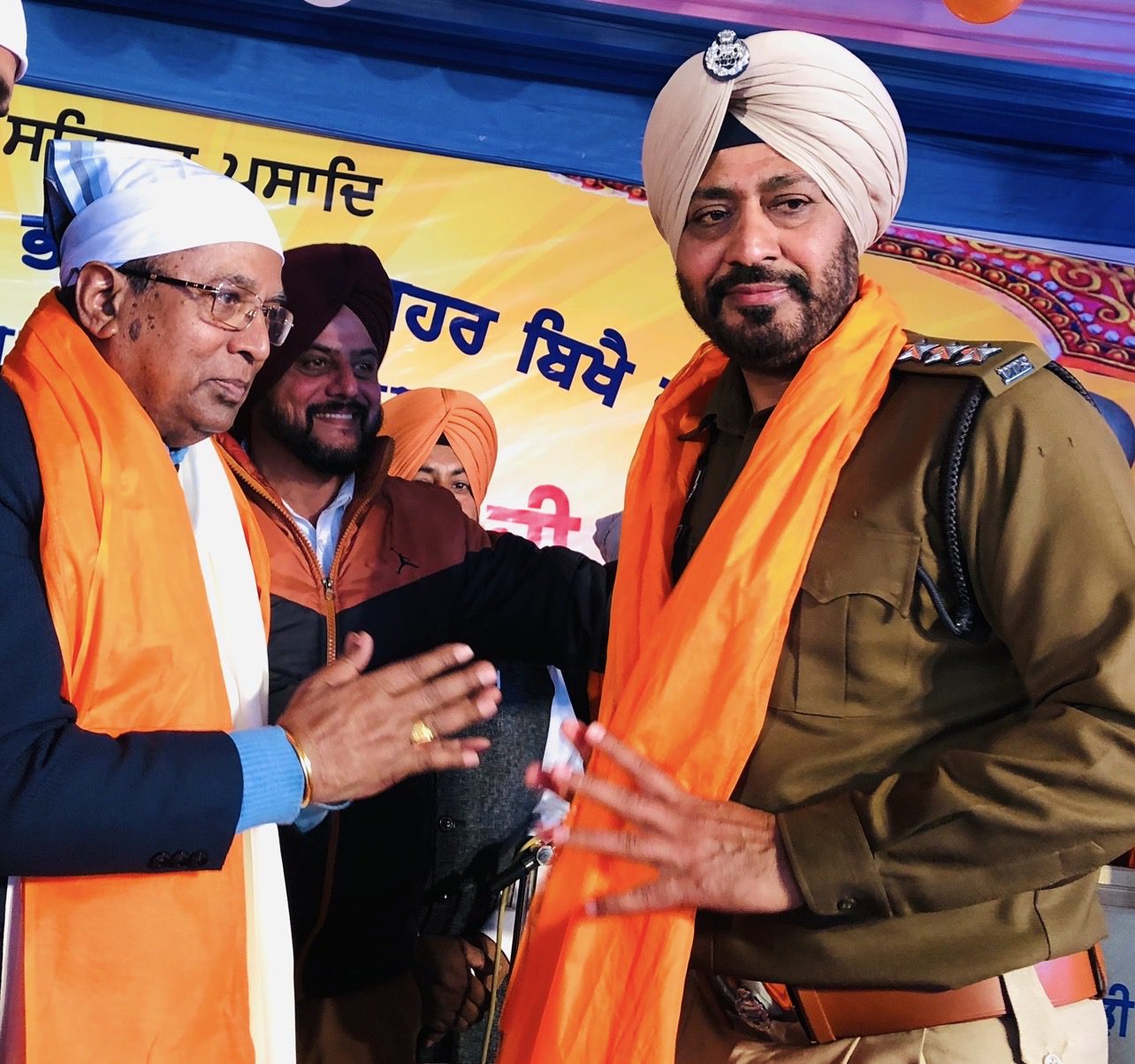ਕੇਂਦਰੀ ਮੰਤਰੀ ਸੋਮ ਪ੍ਰਕਾਸ਼ ਵੱਲੋਂ ਪੁਲਿਸ ਅਧਿਕਾਰੀ ਰਜੇਸ਼ ਕੁਮਾਰ ਛਿੱਬਰ ਦਾ ਵਿਸ਼ੇਸ਼ ਸਨਮਾਨ