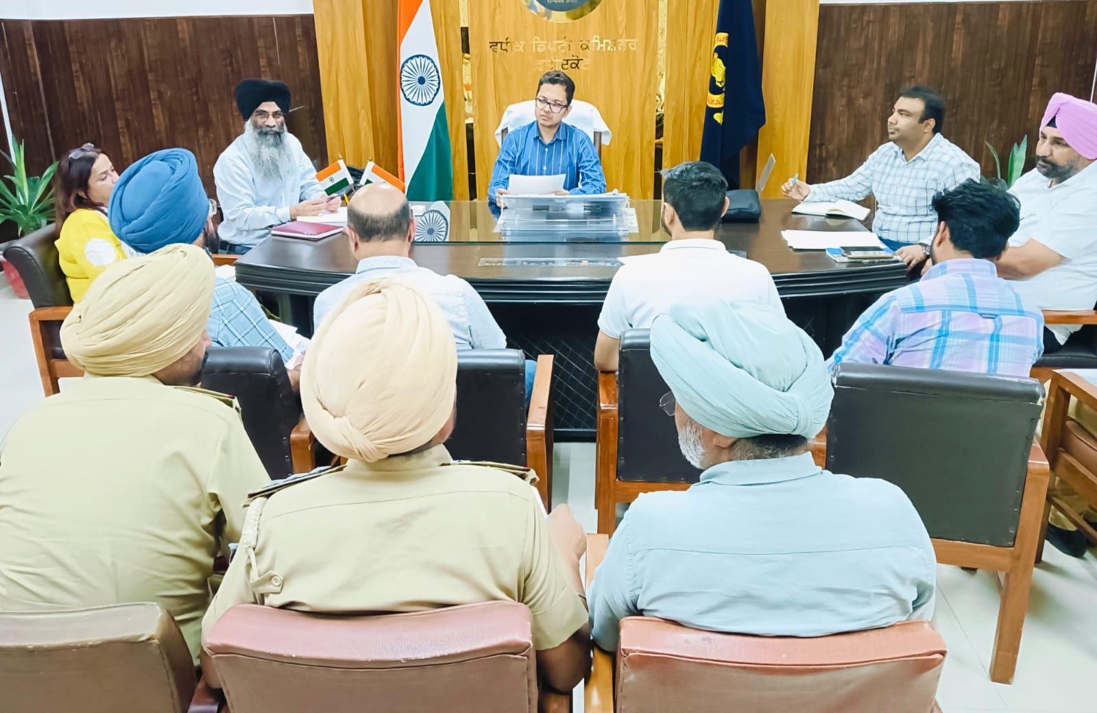 ਪੀ.ਐਮ ਰਾਹਤ ਸਕੀਮ ਅਤੇ ਈ-ਡਾਰ ਪੋਰਟਲ ਸਬੰਧੀ ਜਾਣਕਾਰੀ ਦੇਣ ਲਈ ਵਧੀਕ ਡਿਪਟੀ ਕਮਿਸ਼ਨਰ ਨੇ ਵੱਖ ਵੱਖ ਵਿਭਾਗਾਂ ਦੇ ਅਧਿਕਾਰੀਆਂ ਨਾਲ ਕੀਤੀ ਮੀਟਿੰਗ