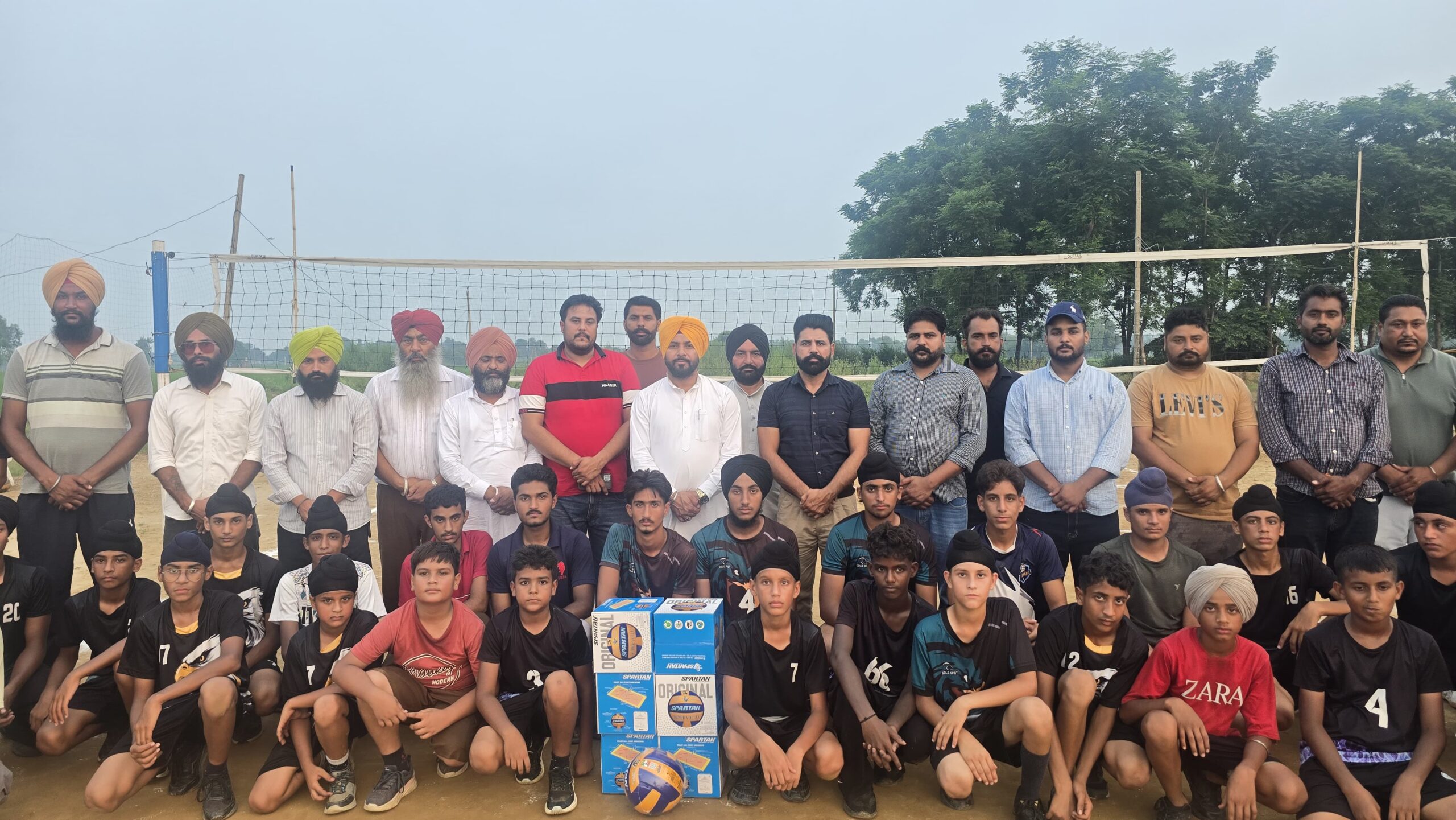 ਫਤਿਹਪੁਰ ਦੀ ਵਾਲੀਵਾਲ ਖੇਡ ਨਰਸਰੀ ’ਚ ਪੁੱਜੇ ਚੇਅਰਮੈਨ ਜੱਸੀ ਸੋਹੀਆਂ ਵਾਲਾ, ਖਿਡਾਰੀਆਂ ਨੂੰ ਵੰਡੀਆਂ ਖੇਡ ਕਿੱਟਾਂ