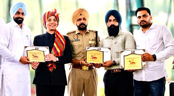 – ਨਸ਼ਿਆਂ ਵਿਰੁੱਧ ਮੁਹਿੰਮ ਨੂੰ ਮਜ਼ਬੂਤ ਕਰਨ ਵਾਲੇ ਆਪ ਦੇ ਨੌਜਵਾਨ ਆਗੂਆਂ ਸਨਮਾਨ -15 ਅਗਸਤ ਦੇ ਸਮਾਗਮ ਮੌਕੇ ਪ੍ਰਸ਼ੰਸਾ ਪੱਤਰ ਦੇ ਕੇ ਕੀਤਾ ਗਿਆ ਸਨਮਾਨਿਤ