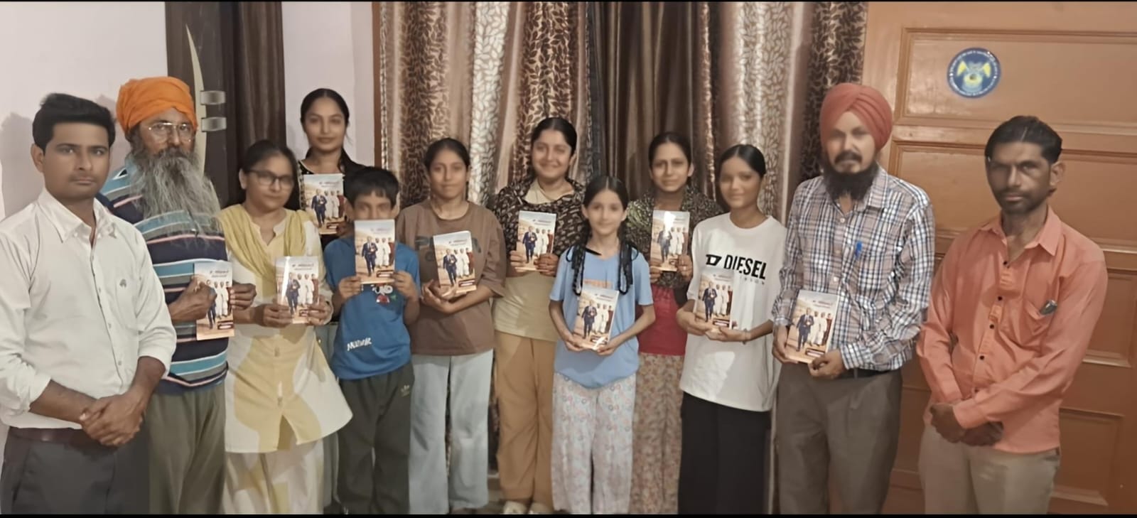 ਬਾਬਾ ਸਾਹਿਬ ਦੇ ਜੀਵਨ ਤੋਂ ਜਾਣੂ ਕਰਵਾਉਣ ਲਈ 30 ਅਗਸਤ ਨੂੰ ਹੋਵੇਗੀ ਪੁਸਤਕ ਪ੍ਰਤੀਯੋਗਤਾ ਬੱਚਿਆਂ ਨੂੰ ਵੰਡੀਆਂ ਗਈਆਂ ਬਾਬਾ ਸਾਹਿਬ ਦੀ ਜੀਵਨੀ ਦੀਆਂ ਕਿਤਾਬਾਂ
