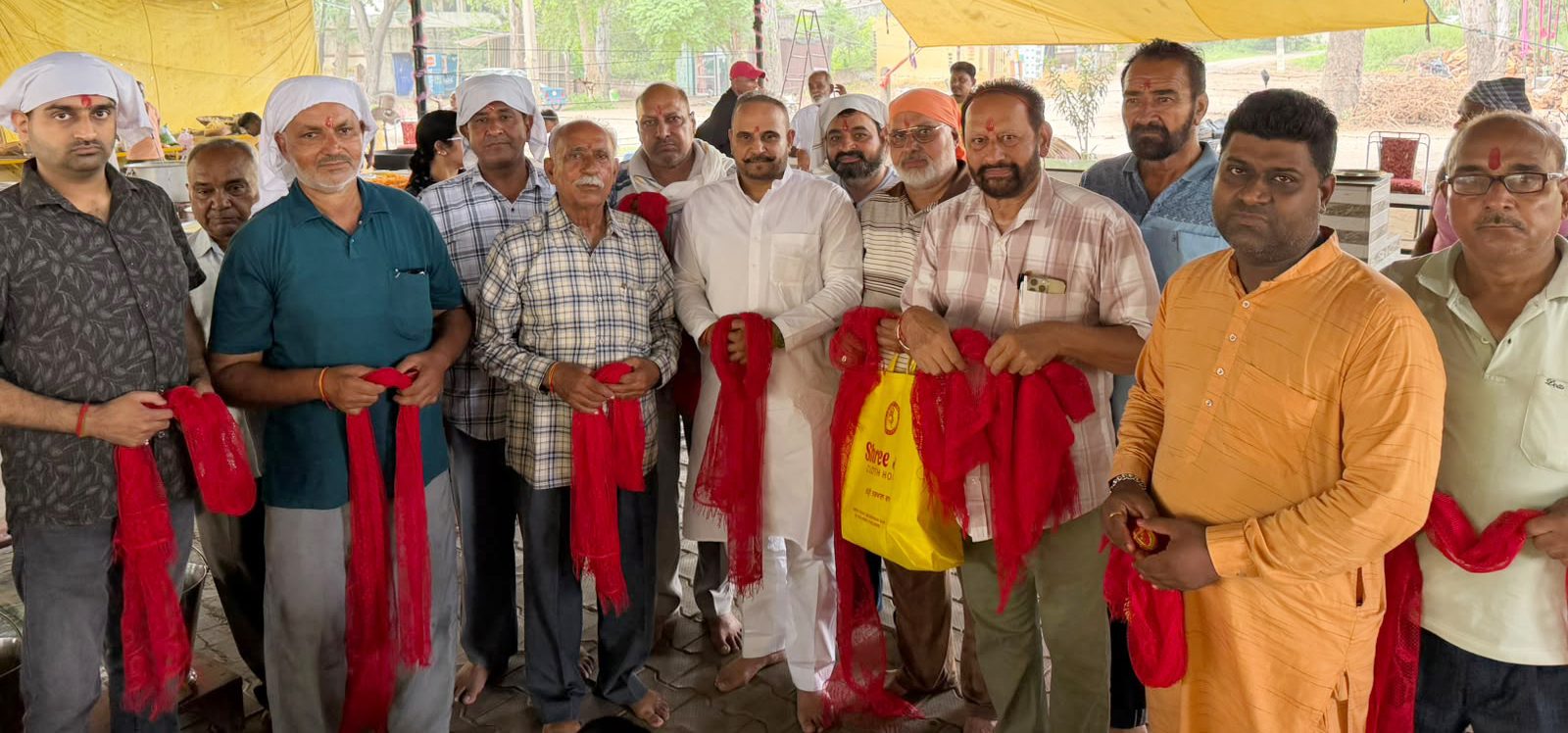 ਮਾਤਾ ਨੈਣਾ ਦੇਵੀ ਦੇ ਦਰਸ਼ਨਾਂ ਲਈ ਜਾਂਦੇ ਸ਼ਰਧਾਲੂਆਂ ਲਈ 24 ਘੰਟੇ ਗੜੀ ਪੁੱਲ ਤੇ ਲੰਗਰ ਦੀ ਸੇਵਾ
