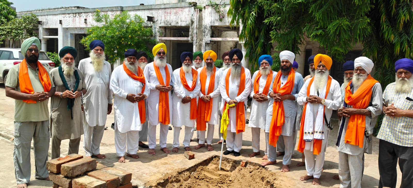 ਗੁਰਦੁਆਰਾ ਸ੍ਰੀ ਝਾੜ ਸਾਹਿਬ ਵਿਖੇ ਨਵੇਂ ਸਰੋਵਰ ਦੀ ਕਾਰਸੇਵਾ ਆਰੰਭ  