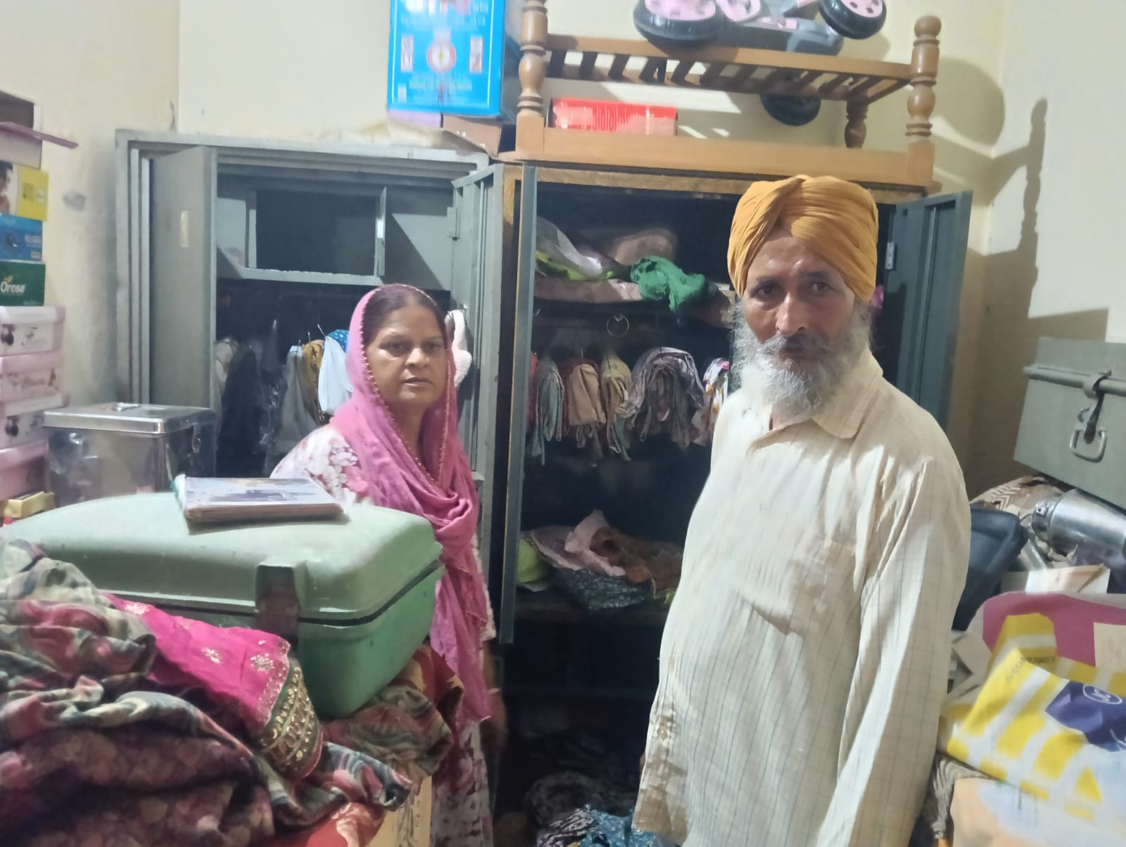ਸਹਿਬਾਜਪੁਰ ‘ਚ ਅੱਧੀ ਰਾਤ ਚੋਰੀ ਦੀ ਵੱਡੀ ਵਾਰਦਾਤ    ਘਰ ਦੀ ਕੰਧ ਟੱਪ ਕੇ ਅੰਦਰ ਵੜੇ ਚੋਰ, 7 ਤੋਲੇ ਸੋਨਾ ਤੇ ਨਕਦੀ ਲੈ ਕੇ ਫ਼ਰਾਰ