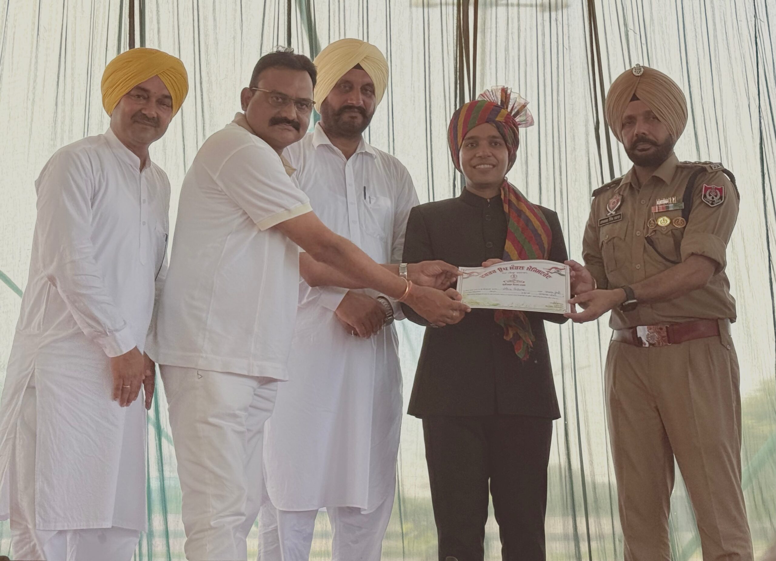 ਸਮਾਜ ਸੇਵਾ ਦੇ ਖੇਤਰ ਵਿੱਚ ਸ਼ਲਾਘਾਯੋਗ ਯੋਗਦਾਨ ਲਈ ਮੋਹਿਤ ਸਿੰਗਲਾ ਸਨਮਾਨਿਤ