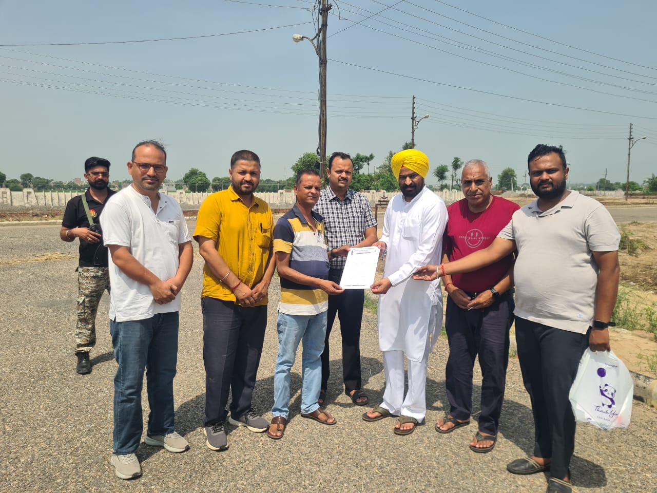 ਸਨੀਦੇਵ ਮੰਦਰ ਕਮੇਟੀ ਵੱਲੋਂ ਹਲਕਾ ਵਿਧਾਇਕ ਨੂੰ ਦਿੱਤਾ ਮੰਗ ਪੱਤਰ                                   