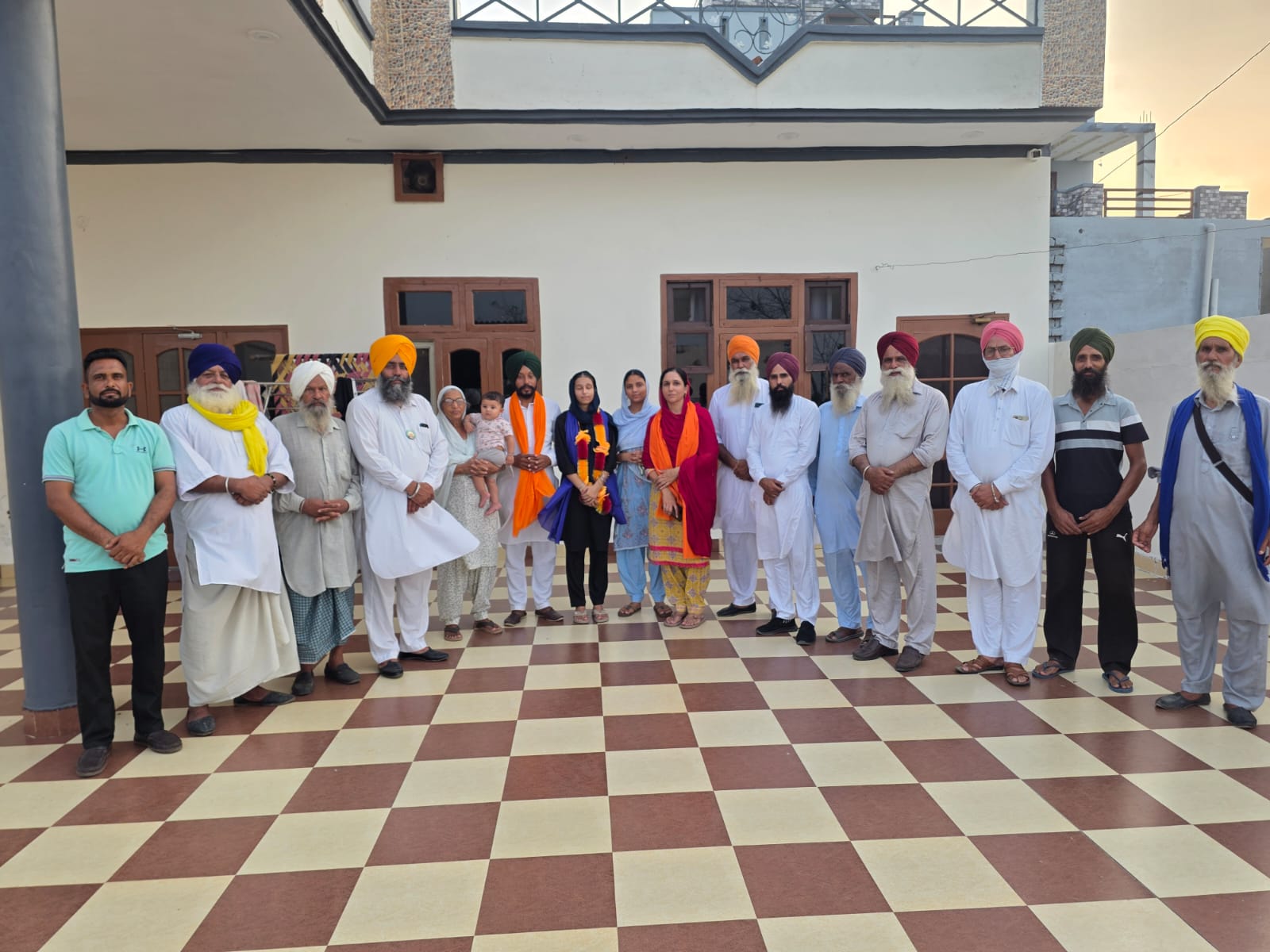 ਆਗਮਨਪ੍ਰੀਤ ਕੌਰ ਭੁੱਚਰ ਖੁਰਦ ਨੇ ਨੀਟ ਪ੍ਰੀਖਿਆ ਵਿੱਚ 98 ਫੀਸਦੀ ਅੰਕ ਹਾਸਲ ਕਰਕੇ ਪਿੰਡ ਅਤੇ ਪੰਜਾਬ ਦਾ ਨਾਮ ਰੋਸ਼ਨ ਕੀਤਾ