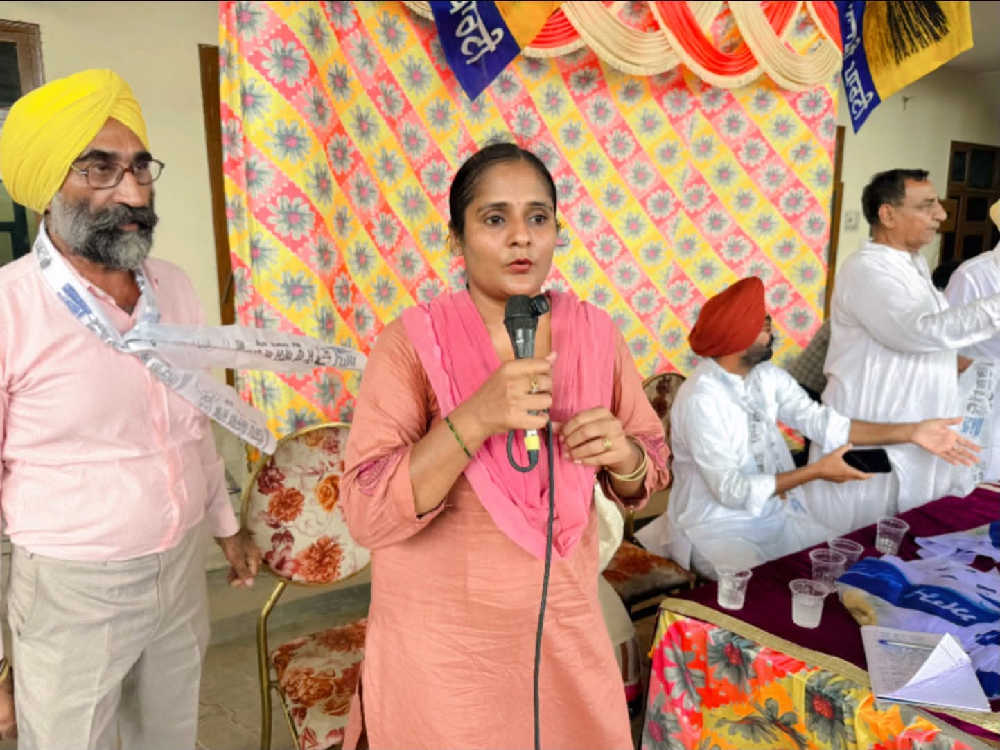 ਜੈਤੋ ‘ਚ ‘ਆਪ’ ਵਰਕਰਾਂ ਦੇ ਬਾਗੀ ਸੁਰ, ਟਿਕਟ ਬਦਲਣ ਦੀ ਉਠੀ ਮੰਗ 2027 ਚੋਣਾਂ ਲਈ ਨਵੇਂ ਉਮੀਦਵਾਰ ਨੂੰ ਮੌਕਾ ਦੇਣ ਦੀ ਹਾਈਕਮਾਂਡ ਕੋਲ ਕੀਤੀ ਅਪੀਲ : ਵੀਰਪਾਲ ਕੌਰ ਸੇਖੋਂ