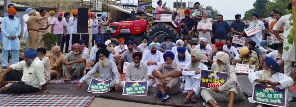 ਮਾਜਰੀ ਬਲਾਕ ਵਿਖੇ ਪਿੰਡਾਂ ਵੱਲੋਂ ਗਮਾਡਾ ਖਿਲਾਫ਼ ਗ੍ਰੀਨ ਜ਼ੋਨ ਦੇ ਵਿਰੋਧ ਵੱਜੋਂ ਮੇਨ ਰੋਡ ਜਾਮ ਕਰਕੇ ਧਰਨਾ ਲਗਾਇਆ ਗਿਆ