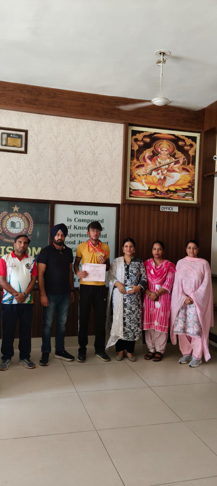 ਵਿਜ਼ਡਮ ਵਰਲਡ ਸਕੂਲ, ਥਾਂਦੇਵਾਲਾ ਦੇ ਵਿਦਿਆਰਥੀ ਆਰਵ ਖੇੜਾ ਨੇ ਰੀਜਨਲ ਐਥਲੈਟਿਕਸ ਟੂਰਨਾਮੈਂਟ ਵਿੱਚ ਜਿੱਤੇ ਤਿੰਨ ਸੋਨ ਤਗਮੇ ਸਕੂਲ ਵੱਲੋਂ ਕੀਤਾ ਗਿਆ ਭਰਵਾਂ ਸਨਮਾਨ