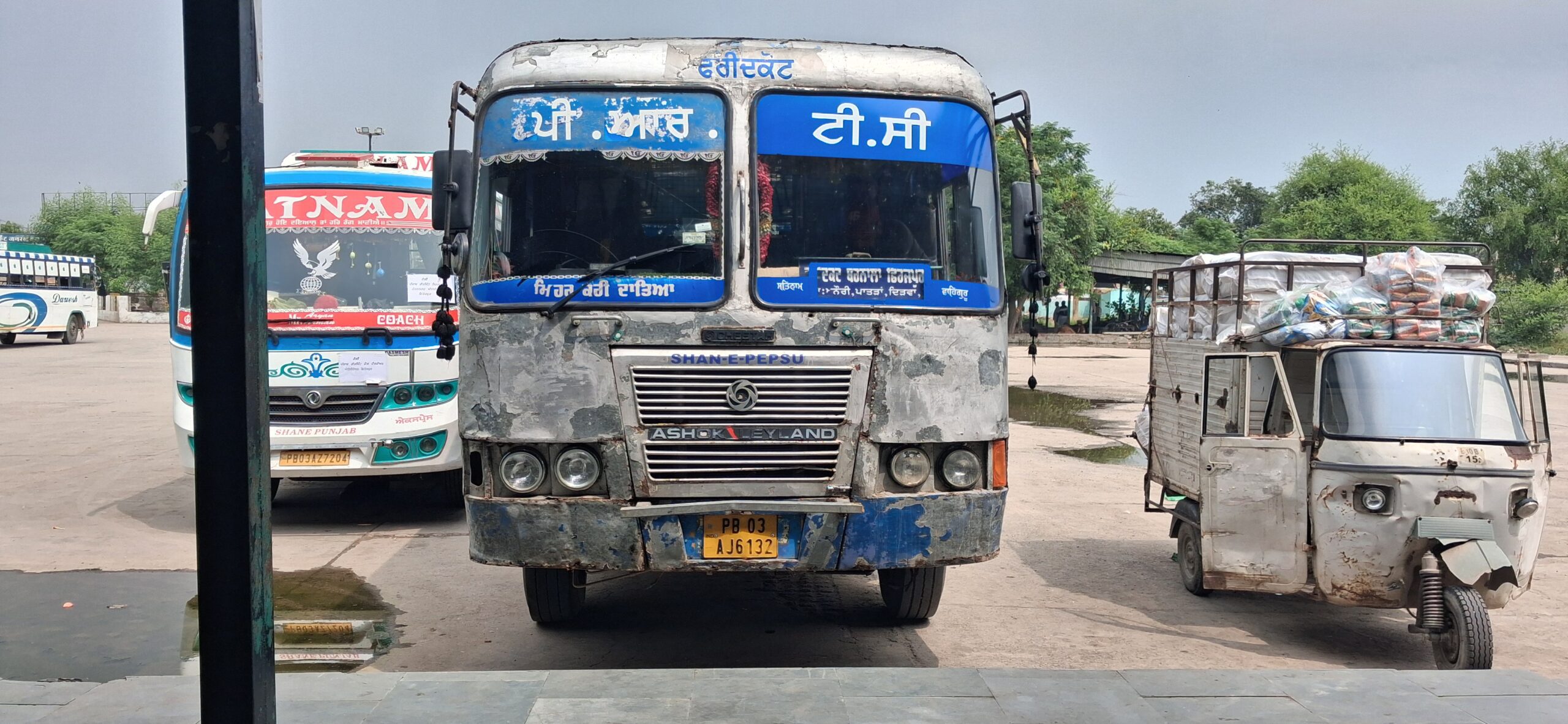 ਫ਼ਿਰੋਜ਼ਪੁਰ ਛਾਉਣੀ ਬੱਸ ਸਟੈਂਡ: ਨਿਯਮਾਂ ਦੀਆਂ ਧੱਜੀਆਂ ਉਡਾ ਕੇ ਚੱਲ ਰਹੀਆਂ PRTC ਬੱਸਾਂ, ਸਵਾਰੀਆਂ ਹੋ ਰਹੀਆਂ ਖੱਜਲ-ਖ਼ੁਆਰ