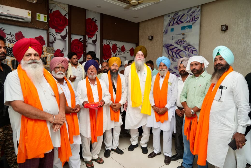 ਸਪੀਕਰ ਵੱਲੋਂ ਸੈਣ ਸਮਾਜ ਵੈਲਫੇਅਰ ਬੋਰਡ ਦੇ ਨਵੇਂ ਜਿਲ੍ਹਾ ਪ੍ਰਧਾਨ ਦਾ ਸਨਮਾਨ