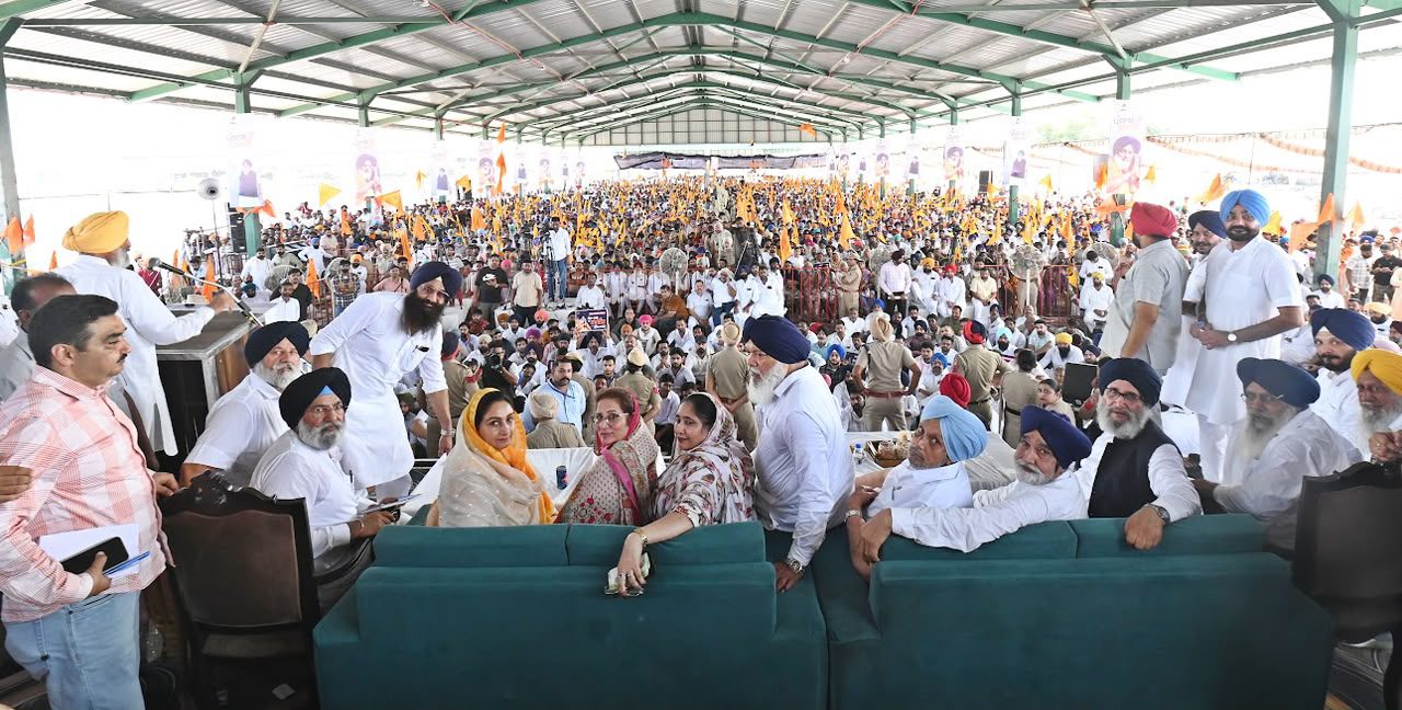 ਗੁਰੂਹਰਸਹਾਏ ਵਿੱਚ ਪੰਜਾਬ ਬਚਾਓ ਰੈਲੀ ਨੇ ਰਚਿਆ ਇਤਿਹਾਸ 15 ਹਜਾਰ ਤੋਂ ਵੱਧ ਅਕਾਲੀ ਵਰਕਰਾਂ ਨੂੰ ਸੰਬੋਧਨ ਕਰਨ ਪਹੁੰਚੇ ਬੀਬਾ ਹਰਸਿਮਰਤ ਕੌਰ ਬਾਦਲ