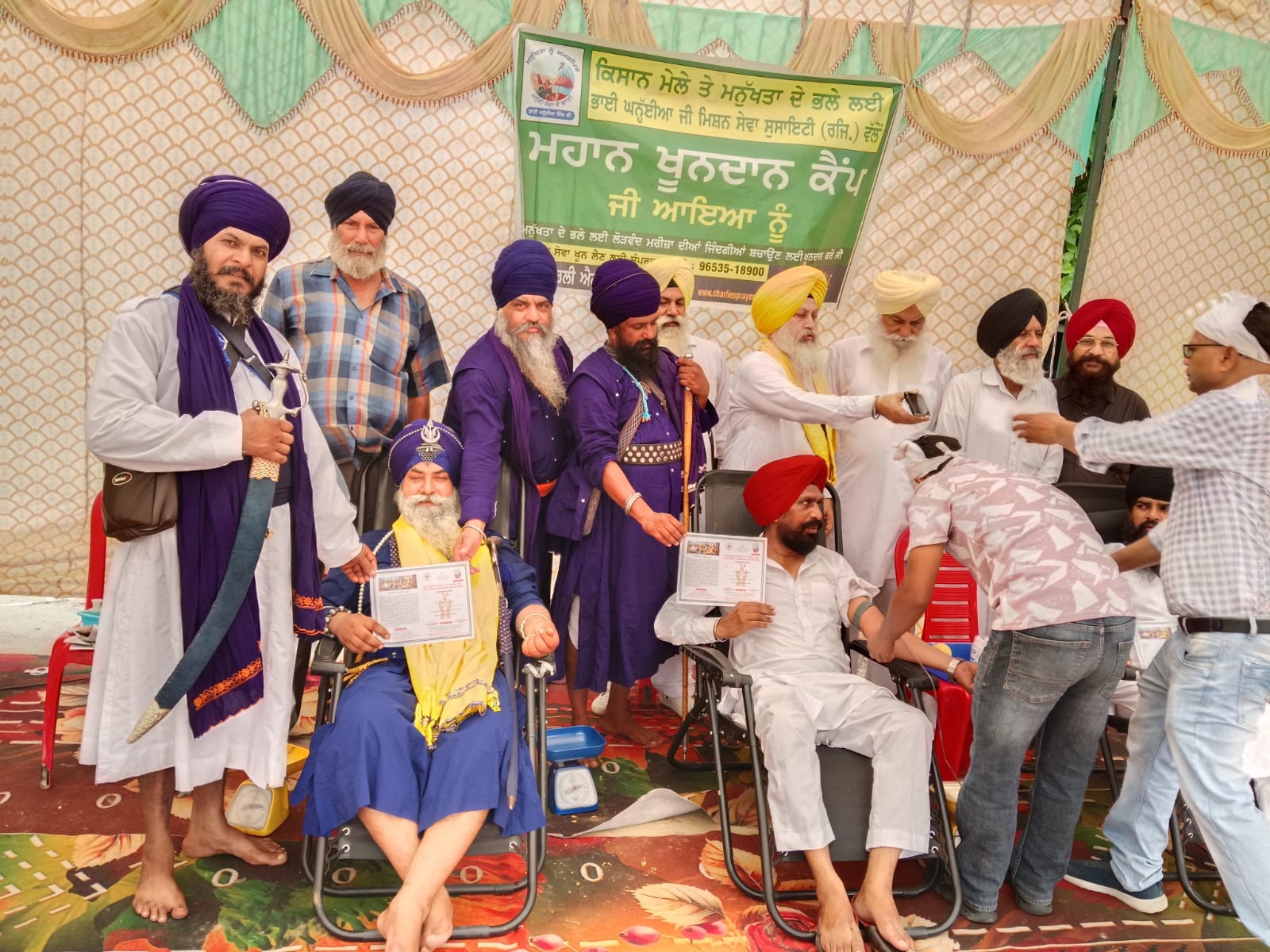 ਸਿੰਘ ਸਾਹਿਬ ਜੱਥੇ: ਬਾਬਾ ਸਾਹਿਬ ਸਿੰਘ ਕਲਾਧਾਰੀ ਜੀ ਦੀ 84ਵੀ ਬਰਸੀ ਤੇ ਖੂਨਦਾਨ ਕੈਂਪ ਲਾਇਆ     ਸਿੰਘ ਸਾਹਿਬ ਜੱਥੇ: ਬਾਬਾ ਬਲਬੀਰ ਸਿੰਘ ਜੀ ਦੇ ਦਿਸ਼ਾ ਨਿਰਦੇਸ਼ਾ ਤੇ ਮਨੁੱਖਤਾ ਦੇ ਭਲੇ ਖ਼ੂਨਦਾਨ ਕੈਂਪ ਲਾਇਆ 