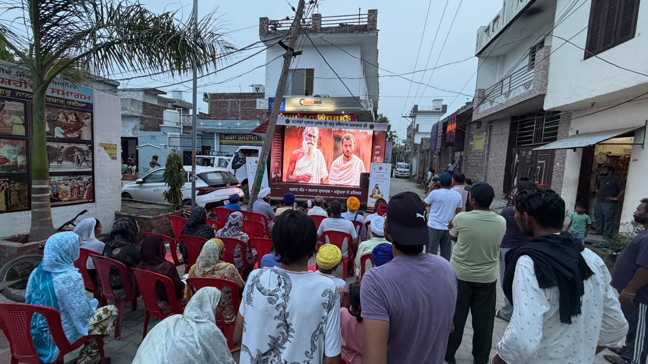ਸ੍ਰੀ ਗੁਰੂ ਰਵਿਦਾਸ ਮਹਾਰਾਜ ਜੀ ਦੇ ਜੀਵਨ ਅਤੇ ਸਿੱਖਿਆਵਾਂ ’ਤੇ ਆਧਾਰਿਤ ਦਸਤਾਵੇਜ਼ੀ ਫਿਲਮ ਪਿੰਡਾਂ ਵਿੱਚ ਲੋਕਾਂ ਲਈ ਬਣ ਰਹੀ ਪ੍ਰੇਰਨਾ ਸਰੋਤ   ਡਾਕੂਮੈਂਟਰੀ ਵੈਨ ਰਾਹੀਂ ਜੰਡਿਆਲਾ ਗੁਰੂ ਅਤੇ ਬਾਬਾ ਬਕਾਲਾ ਸਾਹਿਬ ਹਲਕੇ ਦੇ ਪਿੰਡਾਂ ਵਿੱਚ ਦਿਖਾਈ ਗਈ ਦਸਤਾਵੇਜ਼ੀ ਫਿਲਮ 