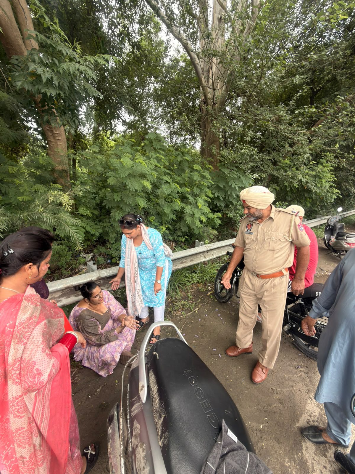 ਸਕੂਟਰੀ ਨੂੰ ਅਣਪਛਾਤੇ ਵਾਹਨ ਨੇ ਮਾਰੀ ਟੱਕਰ ਸਕੂਟਰੀ ਸਵਾਰ ਔਰਤ ਜਖਮੀ ਜਾਨੀ ਨੁਕਸਾਨ ਦਾ ਬਚਾਅ