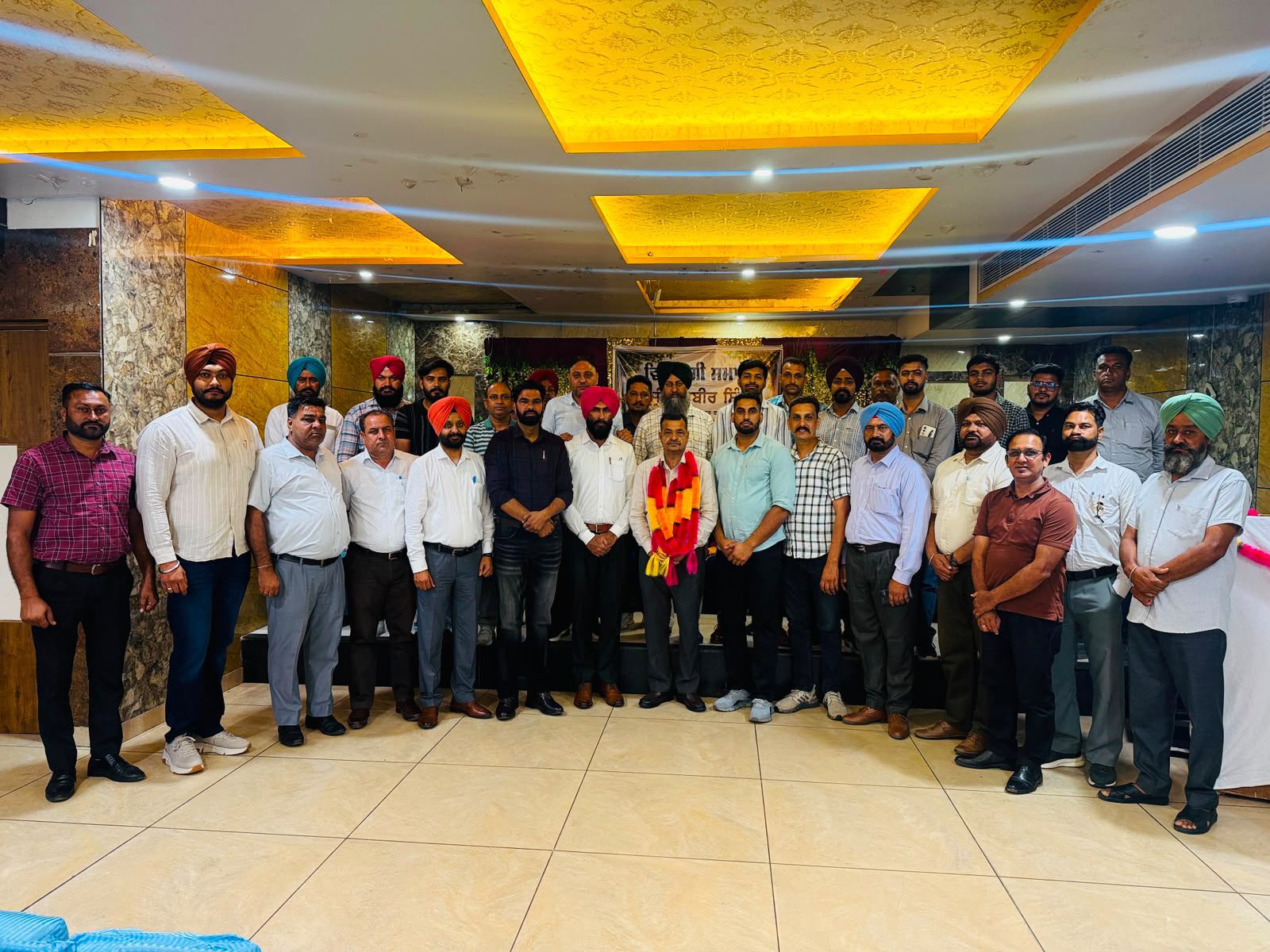 ਵਣ ਰੇਂਜ ਅਫ਼ਸਰ ਰਘਬੀਰ ਸਿੰਘ ਦੀ ਸੇਵਾਮੁਕਤੀ ਮੌਕੇ ਪਿੰਕ ਰੋਜ਼ ਹੋਟਲ ਗੜ੍ਹਸ਼ੰਕਰ ਵਿਖੇ ਹੋਇਆ ਸ਼ਾਨਦਾਰ ਵਿਦਾਇਗੀ ਸਮਾਗਮ