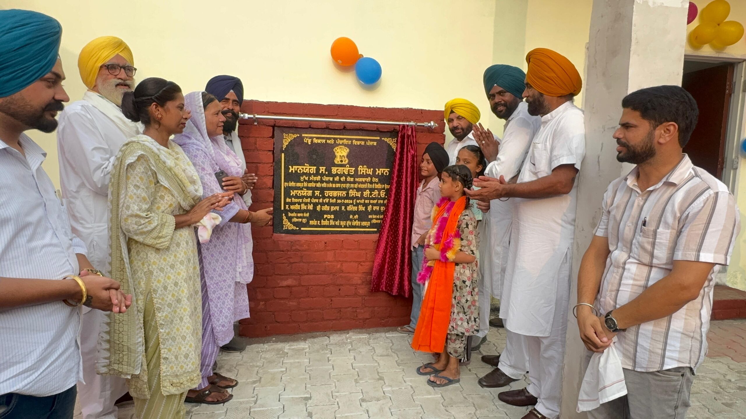 ਪਿੰਡ ਮਲਕਪੁਰ ਵਿਖੇ 40 ਲੱਖ ਰੁਪਏ ਦੀ ਲਾਗਤ ਨਾਲ ਬਣਨਗੀਆਂ ਇੰਟਰਲਾਕਿੰਗ ਸੜਕਾਂ:  ਈ.ਟੀ.ਓ.   ਸਪੈਸ਼ਲ ਅਸਿਸਟੈਂਸ ਸਕੀਮ ਫੇਸ-1 ਤਹਿਤ ਜਲਦ ਸ਼ੁਰੂ ਹੋਵੇਗਾ ਸੜਕ ਨਿਰਮਾਣ ਕਾਰਜ   ਪਿੰਡ ਮਲਕਪੁਰ ਵਿੱਚ ਮੁਕੰਮਲ ਹੋਏ ਵੱਖ-ਵੱਖ ਵਿਕਾਸ ਕਾਰਜ ਵੀ ਲੋਕਾਂ ਨੂੰ ਸਮਰਪਿਤ